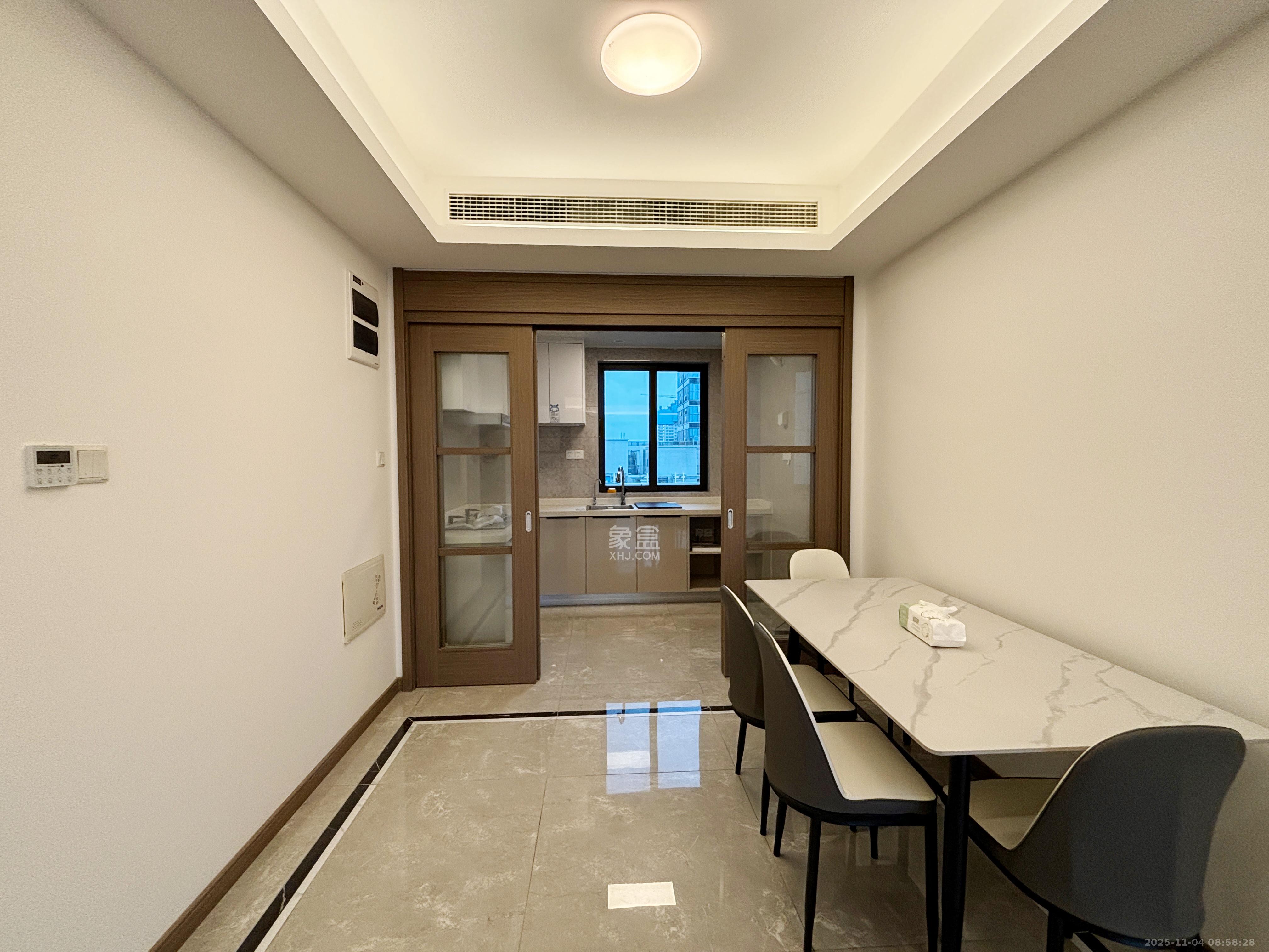 龙湖铂金中心（龙湖春江郦城）  3室2厅2卫    4600.0元/月室内图