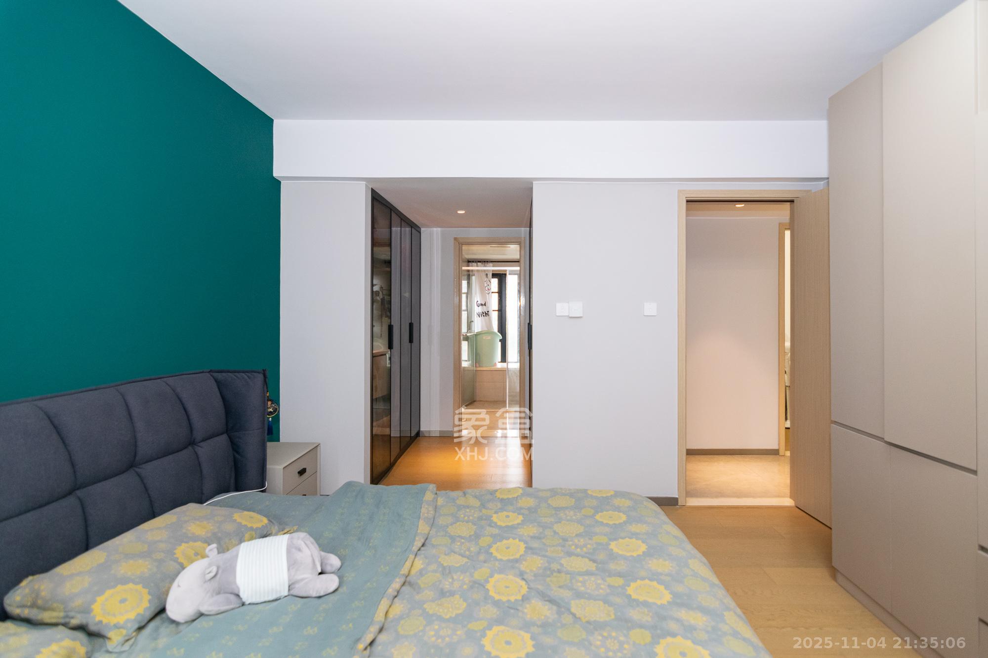 时代年华  4室2厅2卫    128.0万卧室