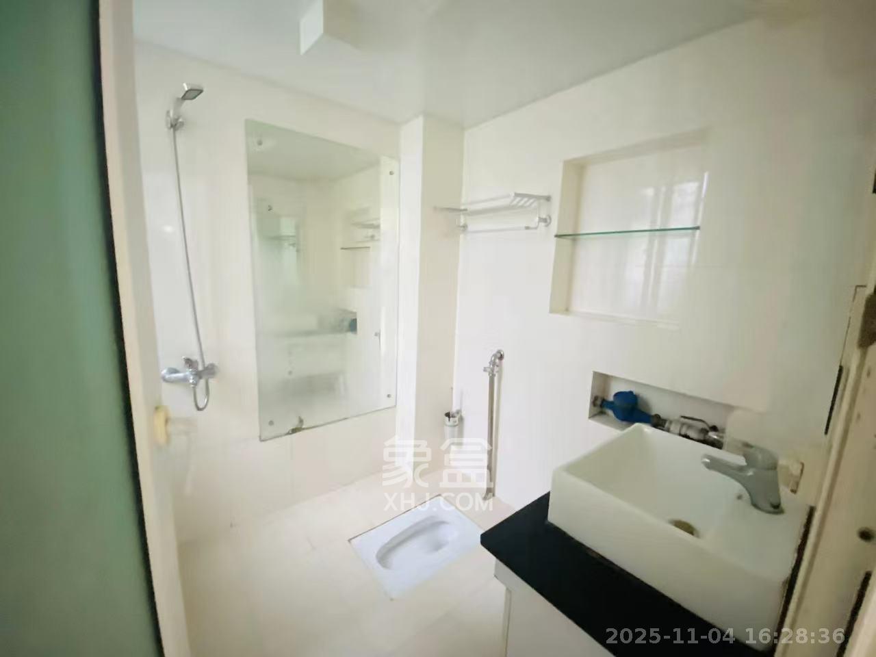 长房东郡  3室2厅2卫    2600.0元/月室内图