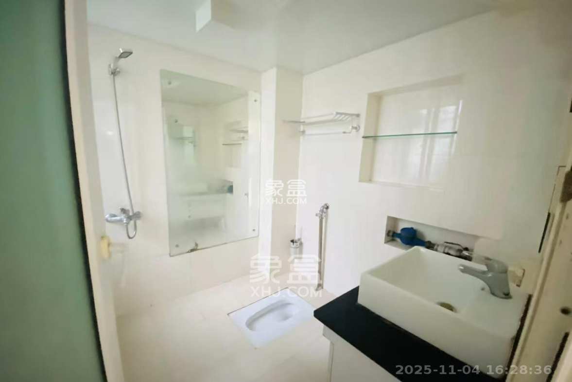 长房东郡 3室2厅2卫 2600.0元/月 长房东郡 3室2厅2卫 2600.0元/月室内图