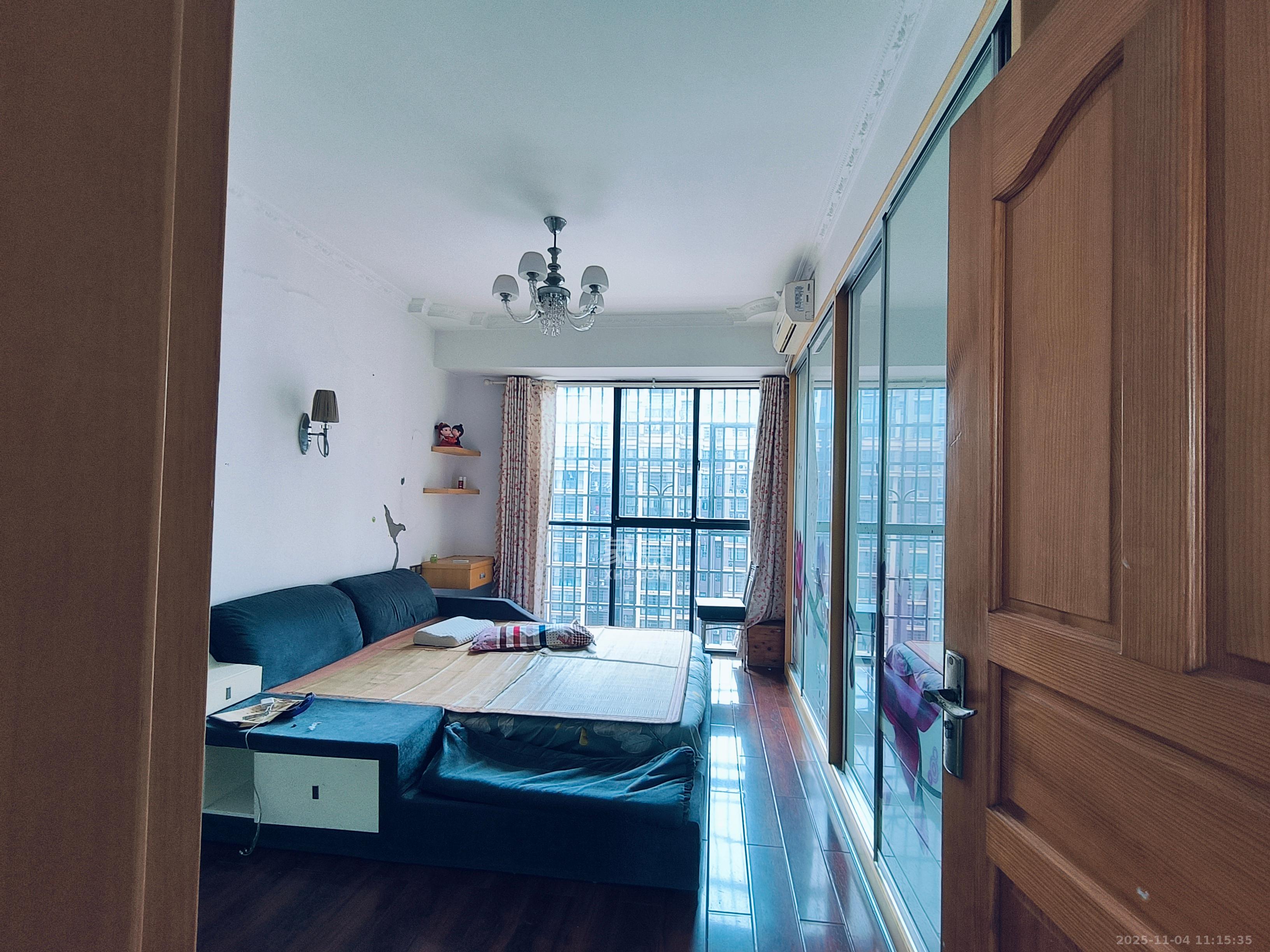 三景国际  4室2厅2卫    1800.0元/月室内图