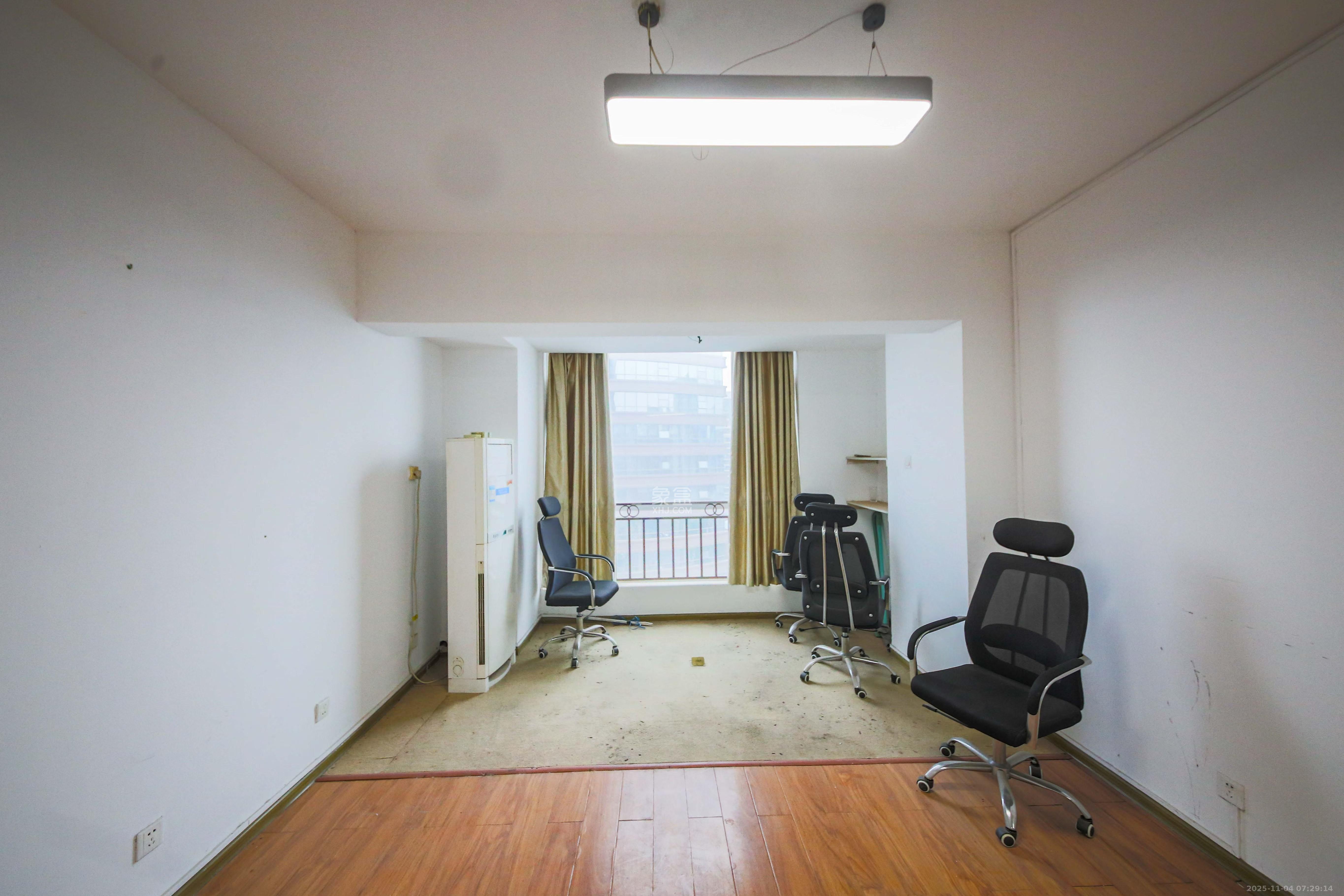 长城华都  1室2厅1卫    3200.0元/月室内图