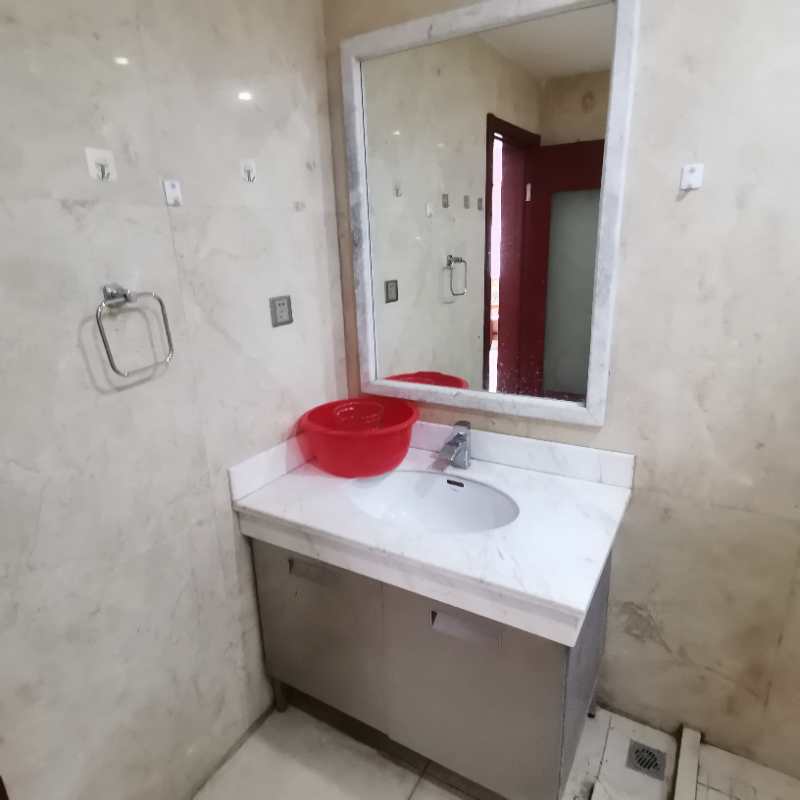 世贸雅苑  4室2厅2卫    190.0万客厅