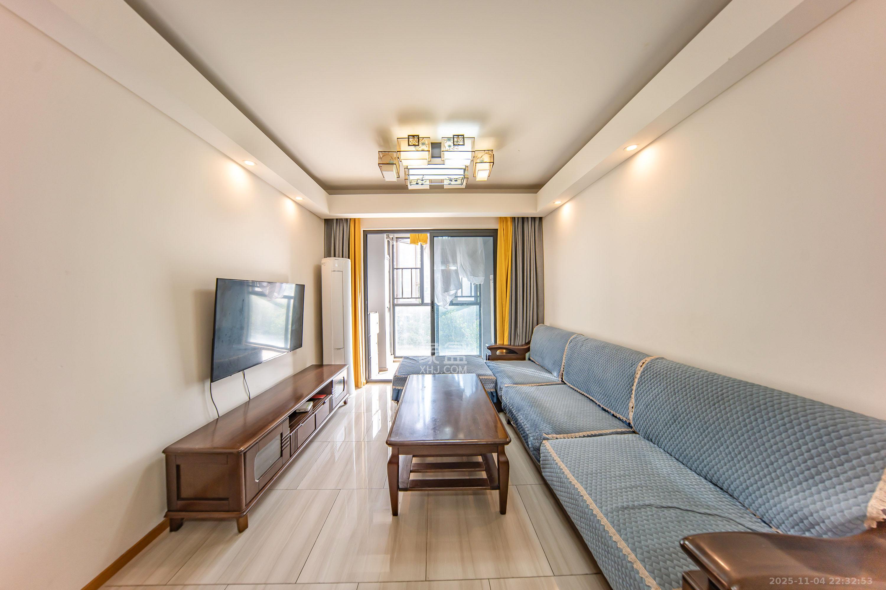 阳光100一期、四五期 2室2厅1卫 85.0万 阳光100一期、四五期 2室2厅1卫 85.0万客厅