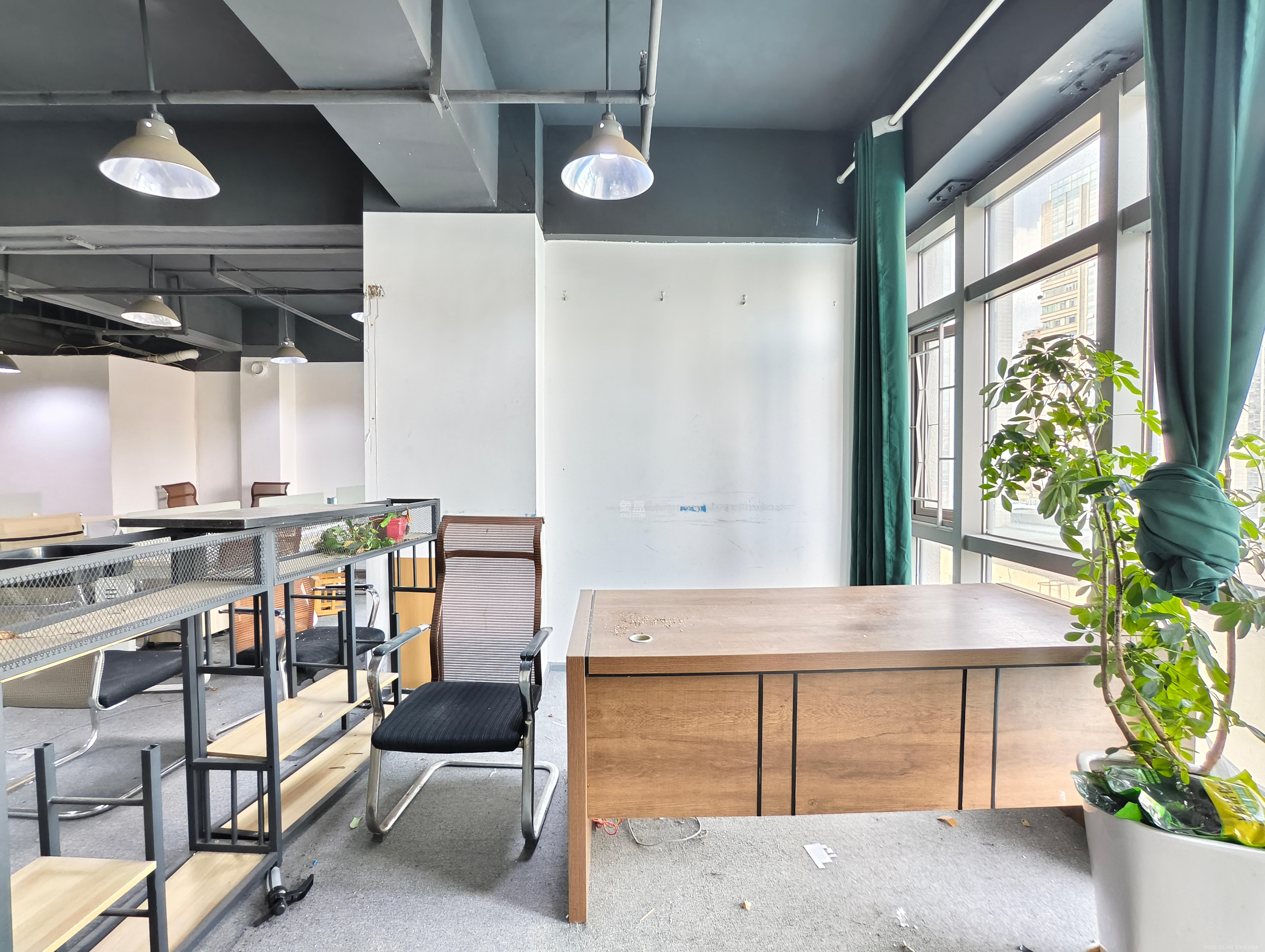 奥克斯广场  1室1厅1卫    3200.0元/月室内图