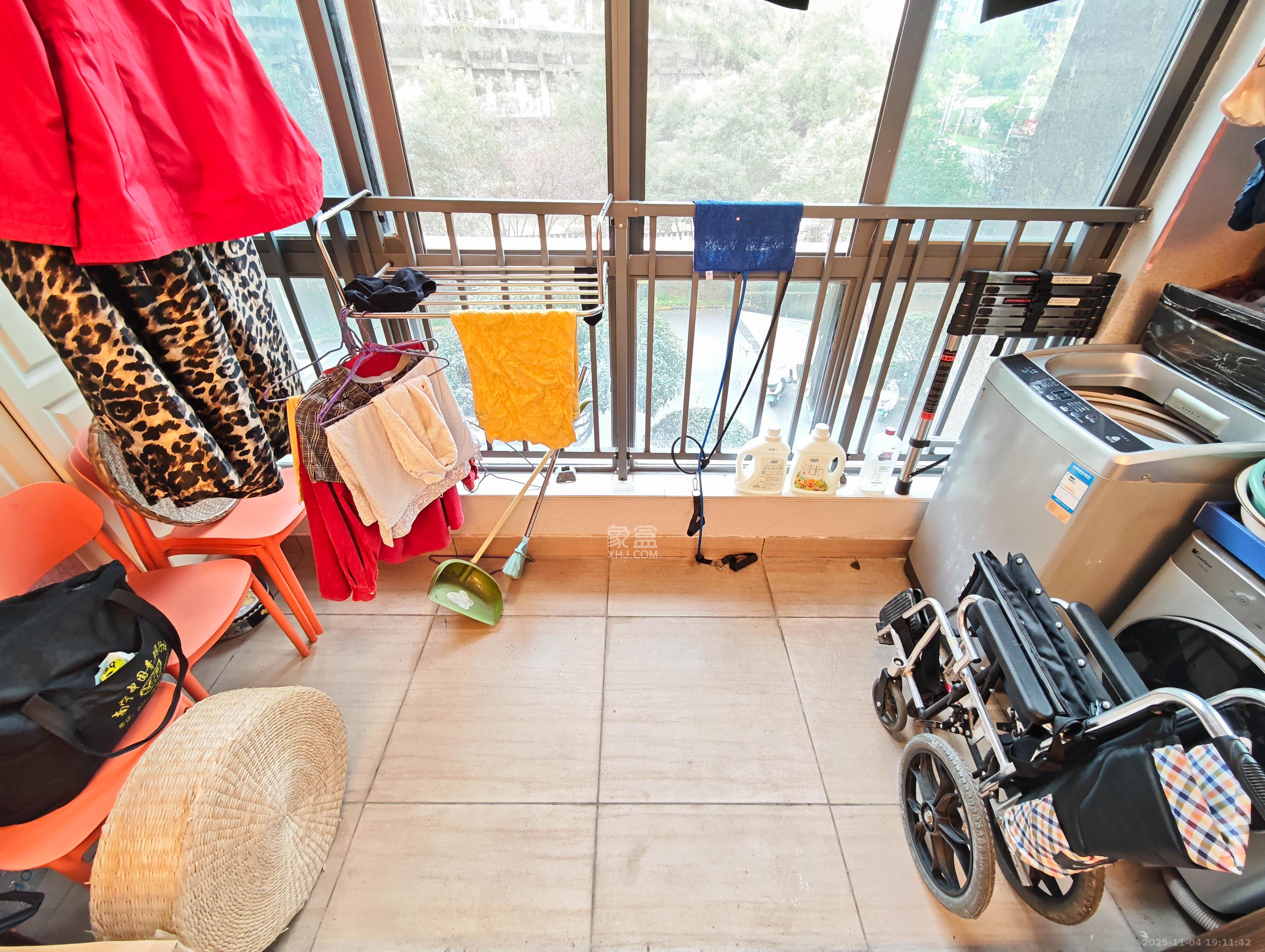 碧桂园南城首府(东宸林海) 4室2厅2卫 96.5万 碧桂园南城首府(东宸林海) 4室2厅2卫 96.5万阳台