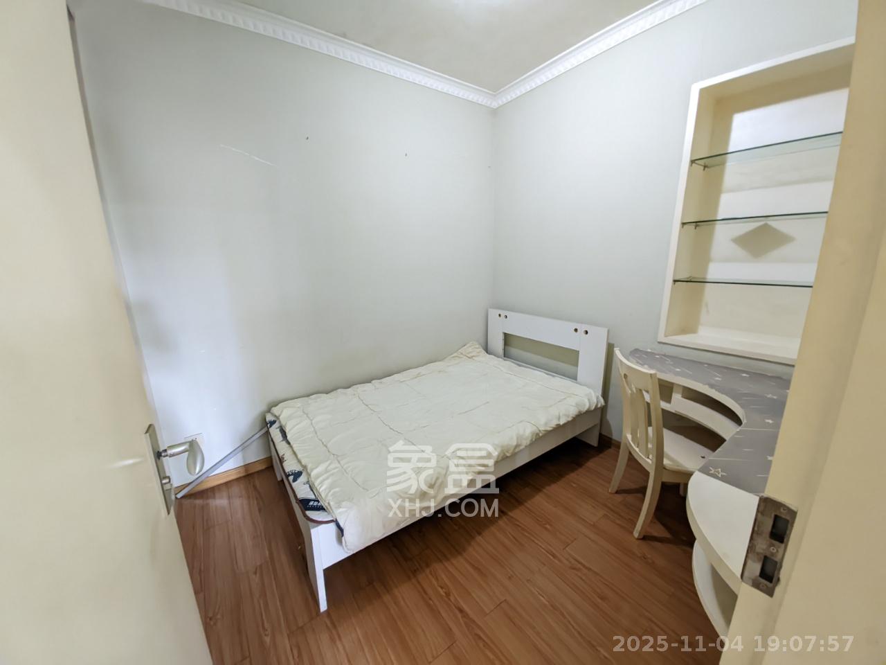 汇都公寓  3室1厅1卫    2400.0元/月室内图