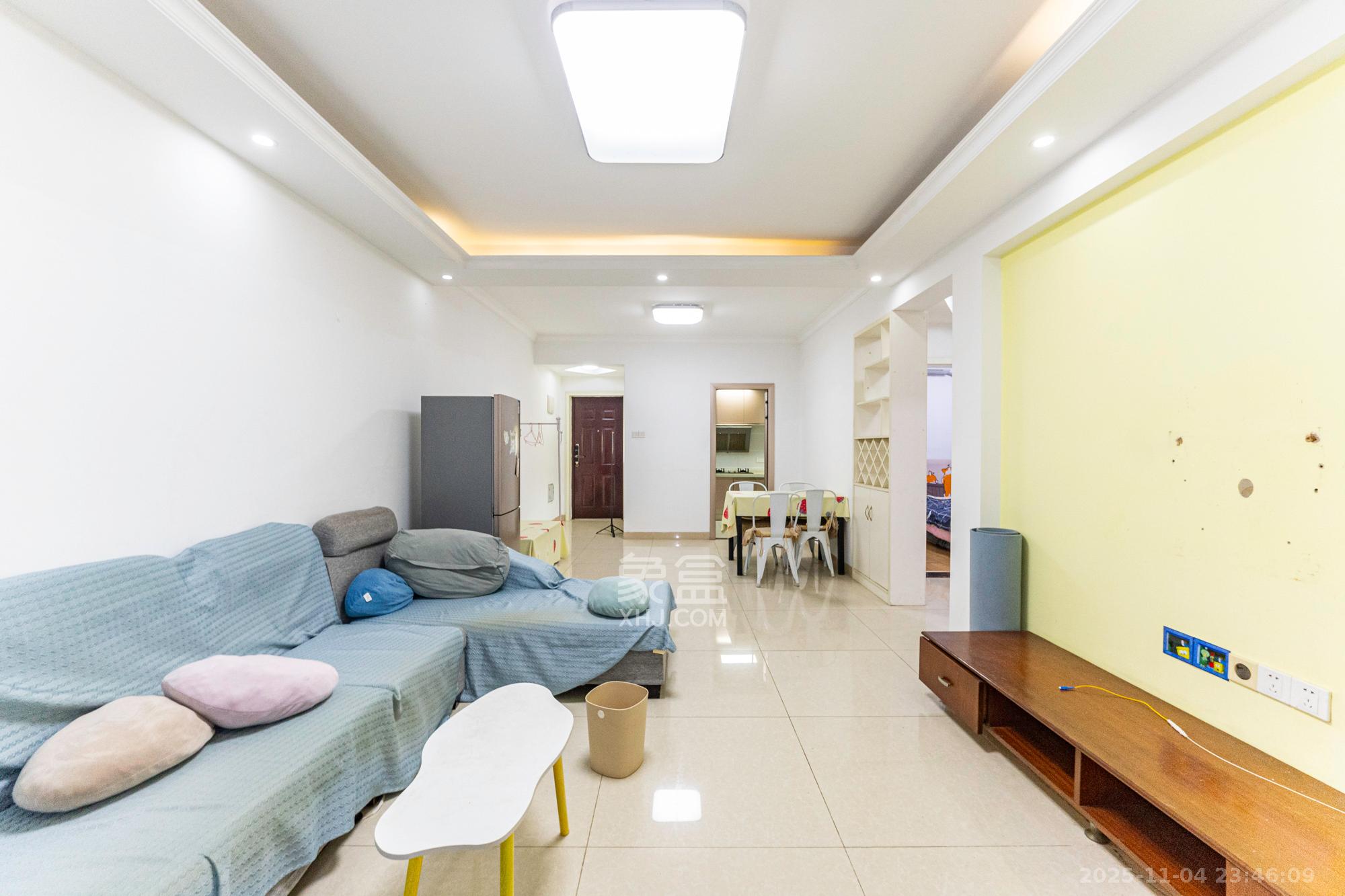 华润凤凰城三期  2室2厅1卫    65.0万客厅