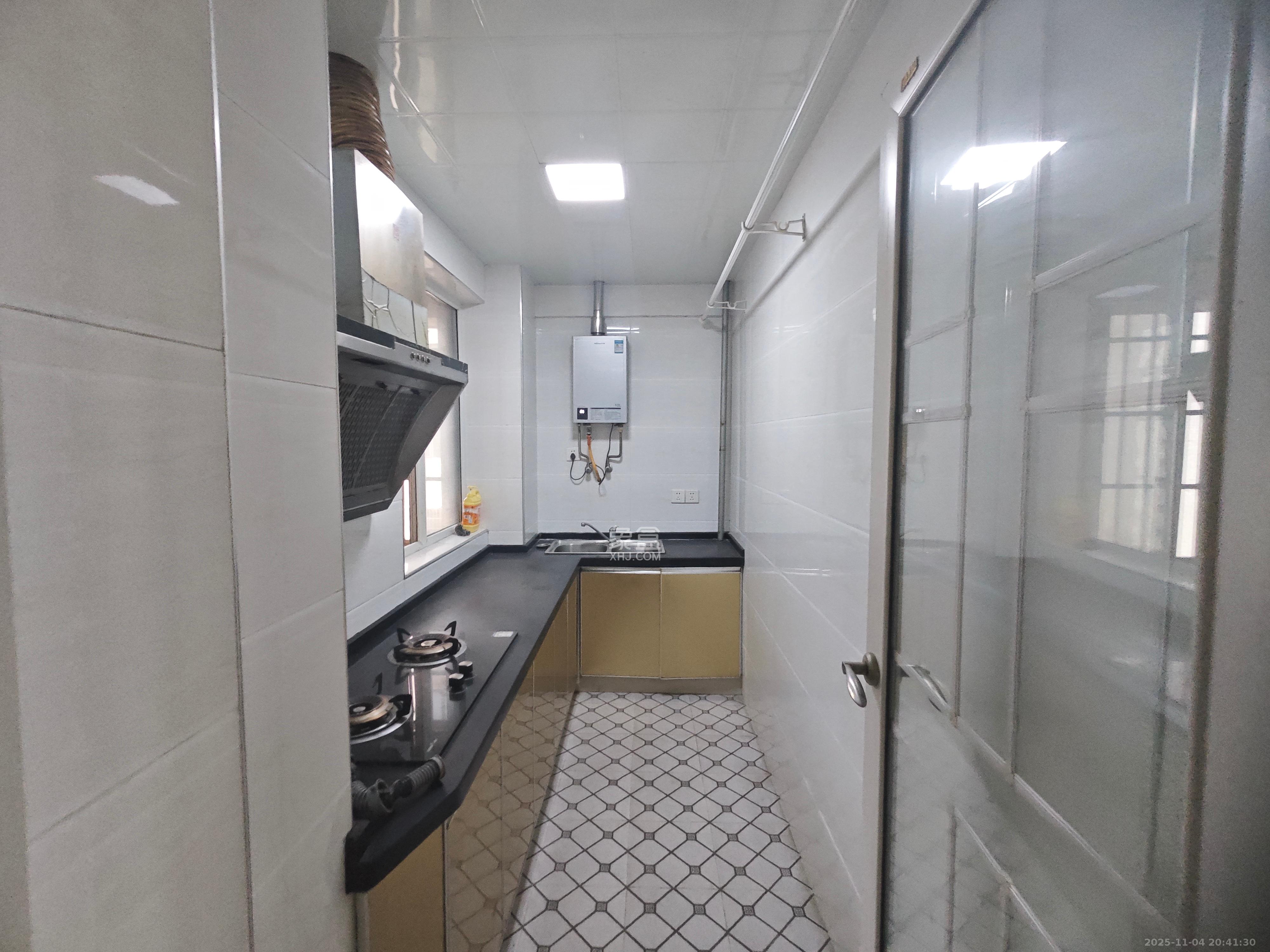 新长海广场  1室1厅1卫    1600.0元/月室内图