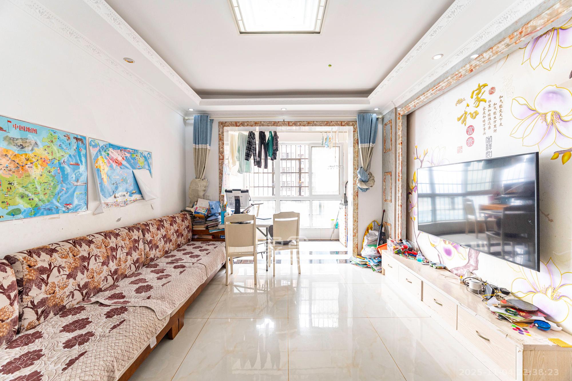 楚天世纪城西苑 3室2厅1卫 68.8万 楚天世纪城西苑 3室2厅1卫 68.8万客厅