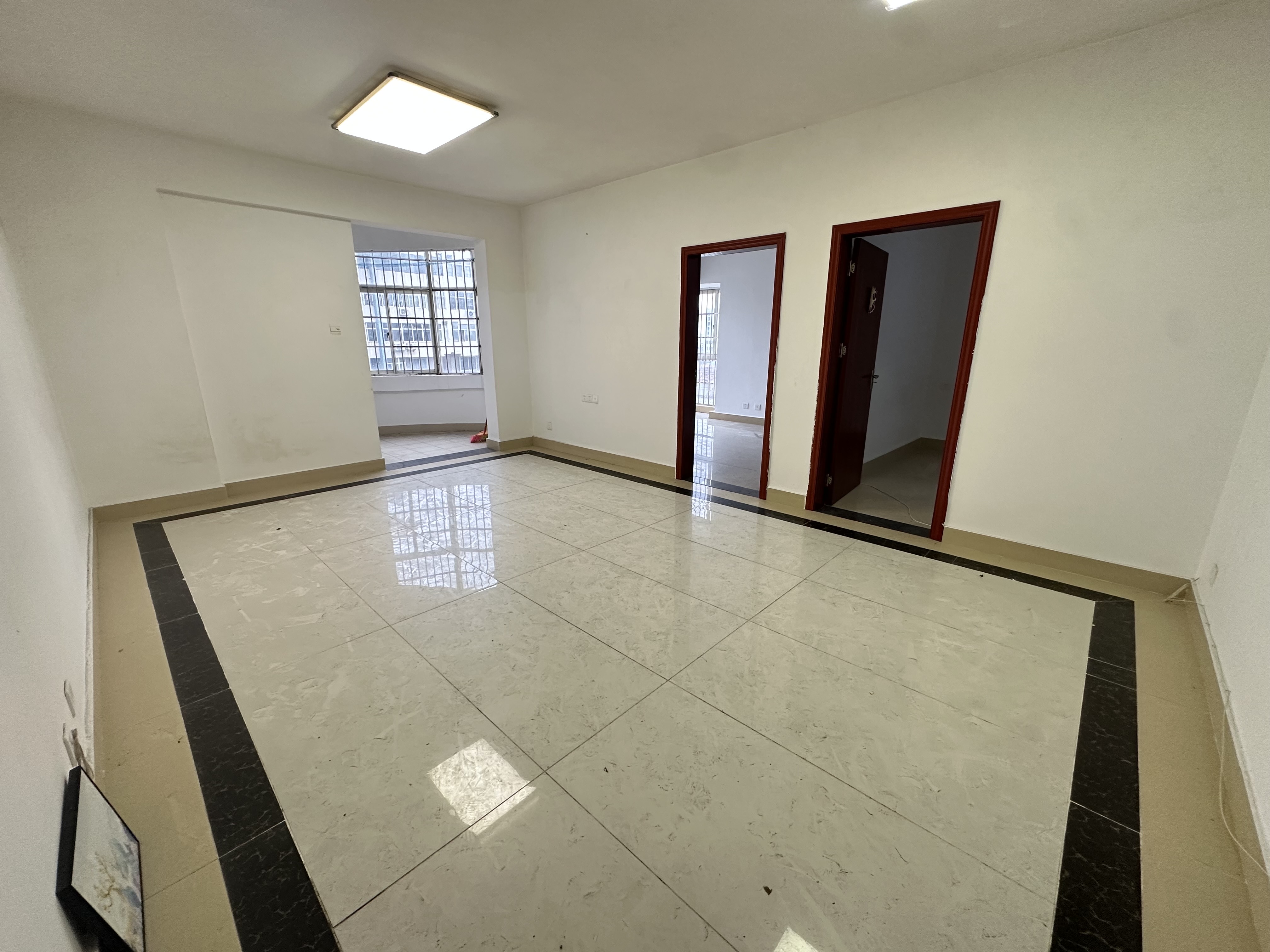 昌茂清华园 2室2厅1卫 99.0万 昌茂清华园 2室2厅1卫 99.0万客厅