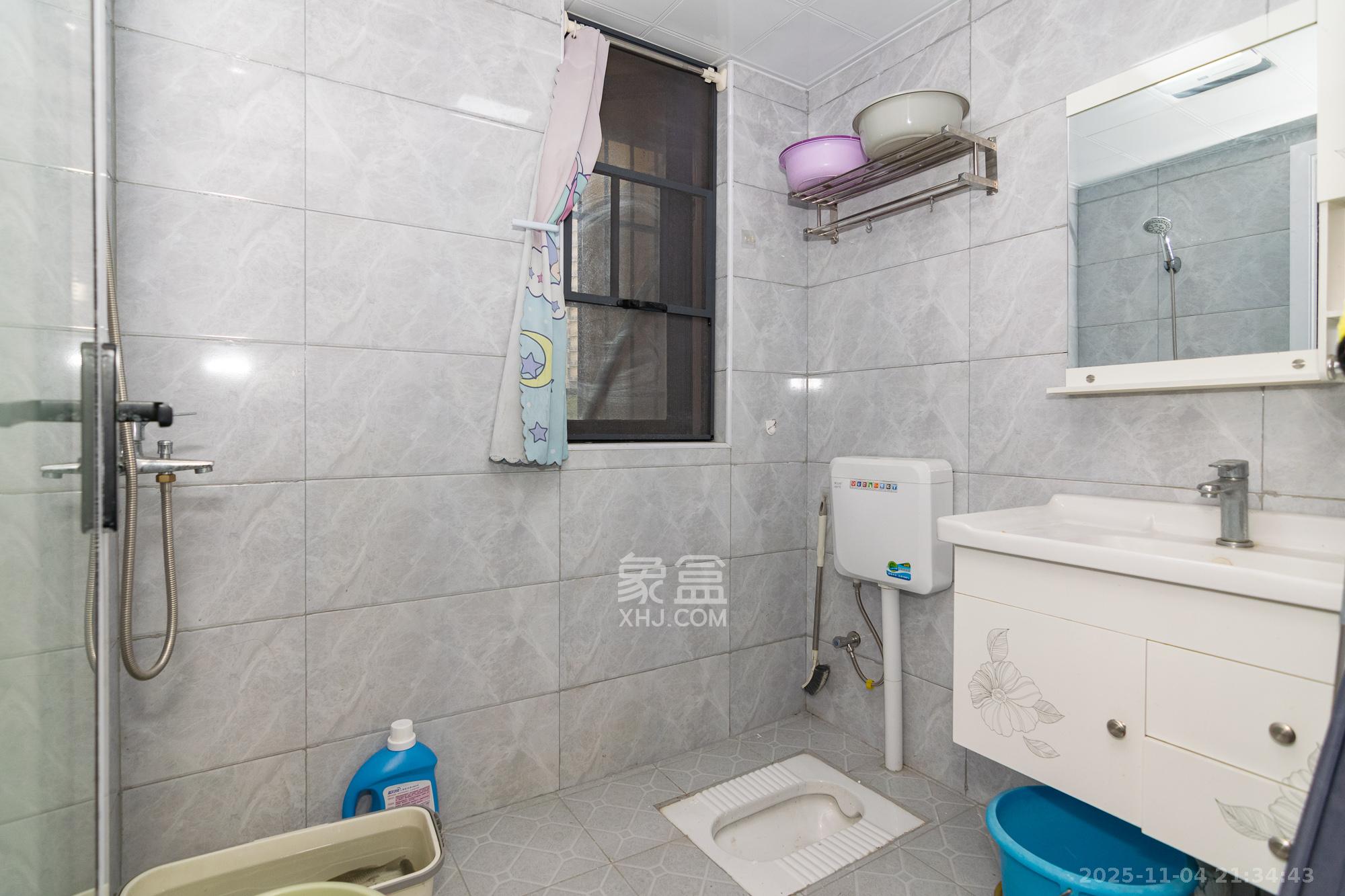 中粮鸿云 3室2厅2卫 69.8万 中粮鸿云 3室2厅2卫 69.8万卫生间