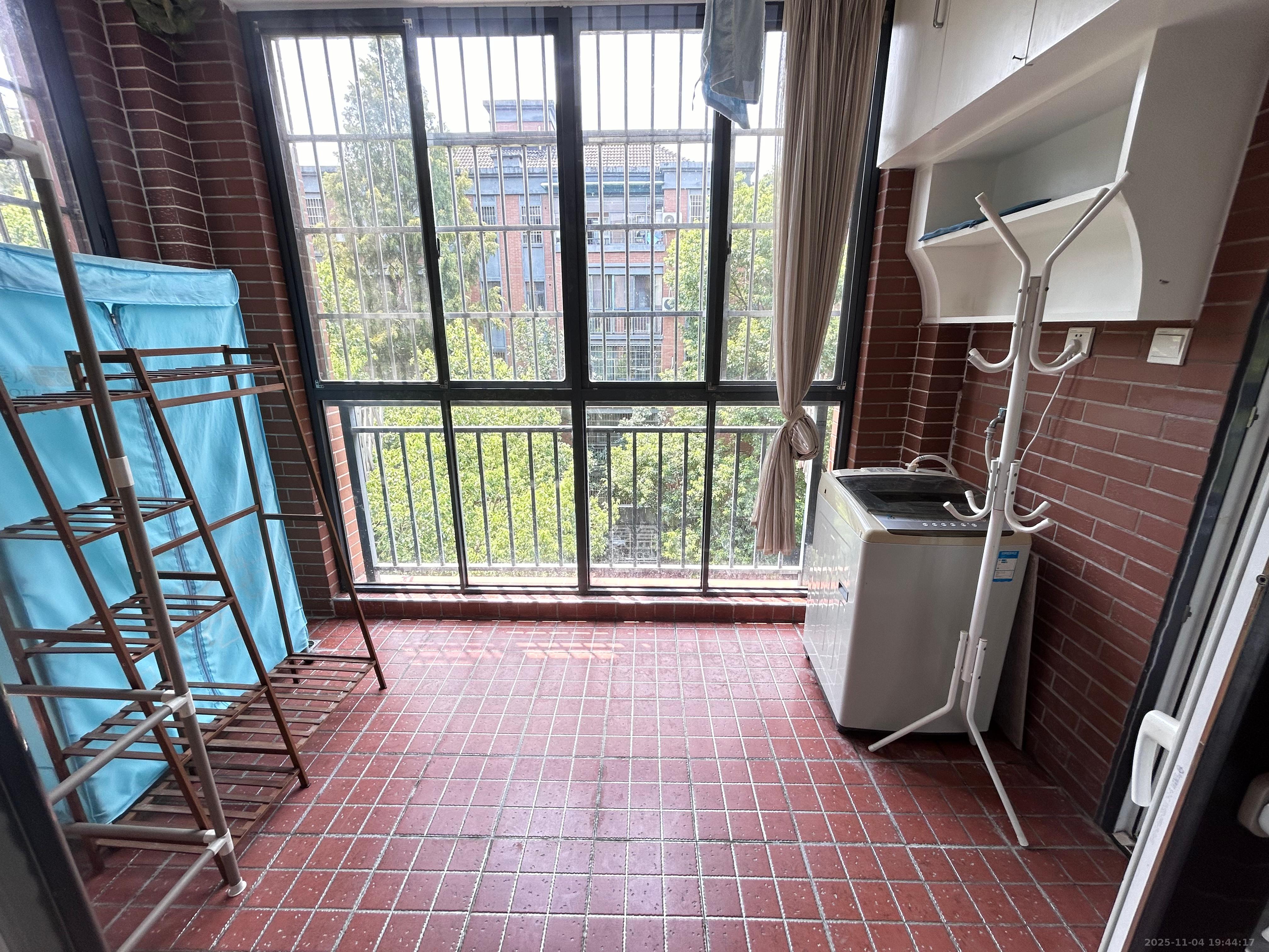 山水湾  3室2厅0卫    1800.0元/月室内图