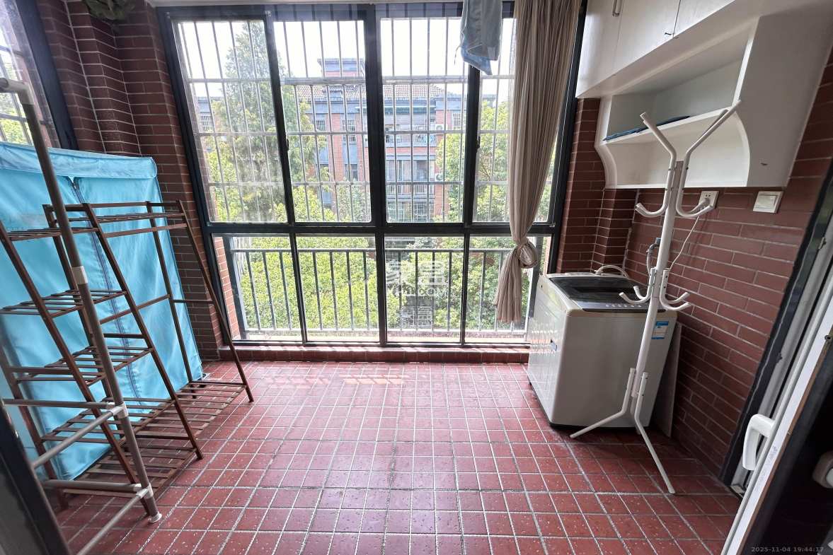 山水湾 3室2厅0卫 1800.0元/月 山水湾 3室2厅0卫 1800.0元/月室内图