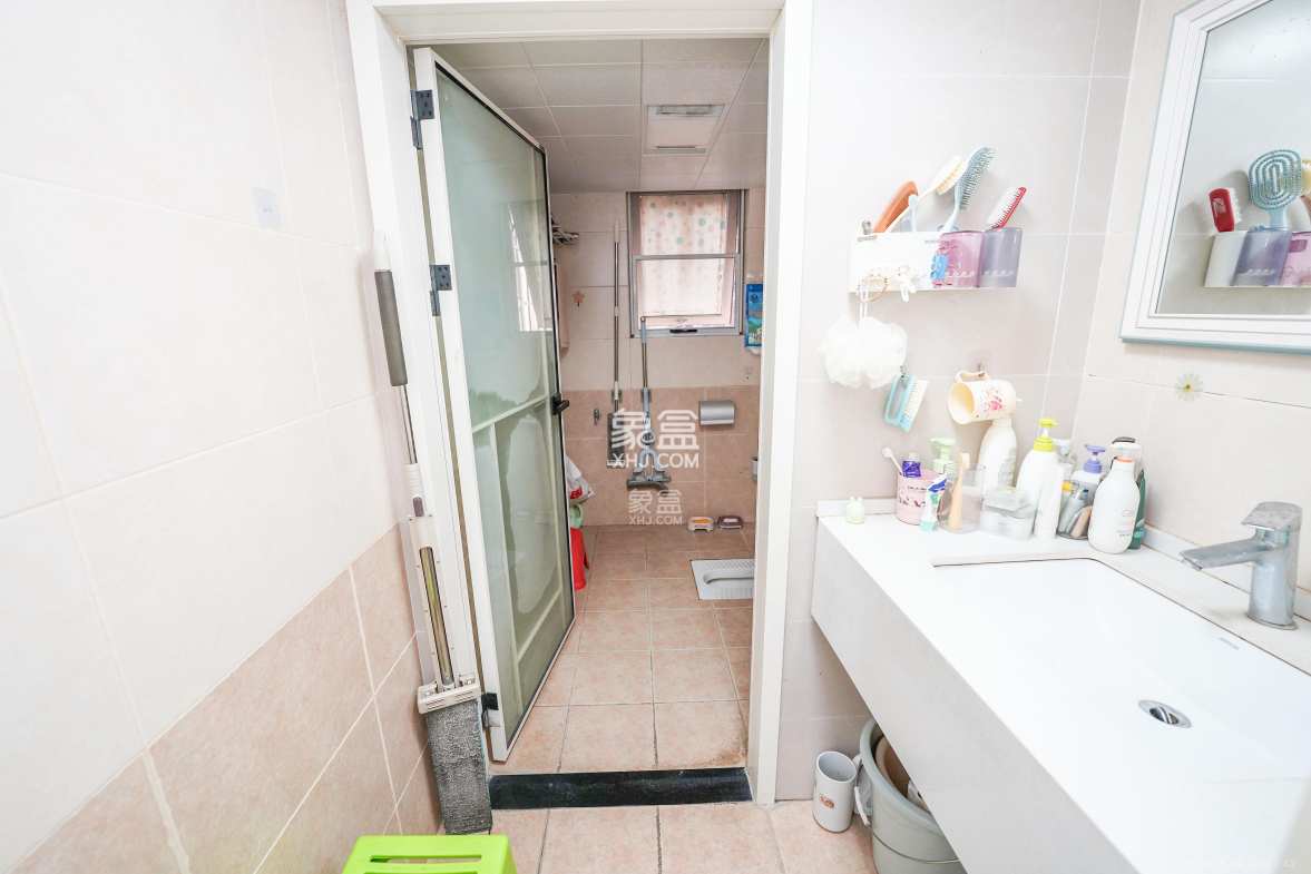 嘉华城(一期) 4室2厅2卫 126.0万 嘉华城(一期) 4室2厅2卫 126.0万卫生间