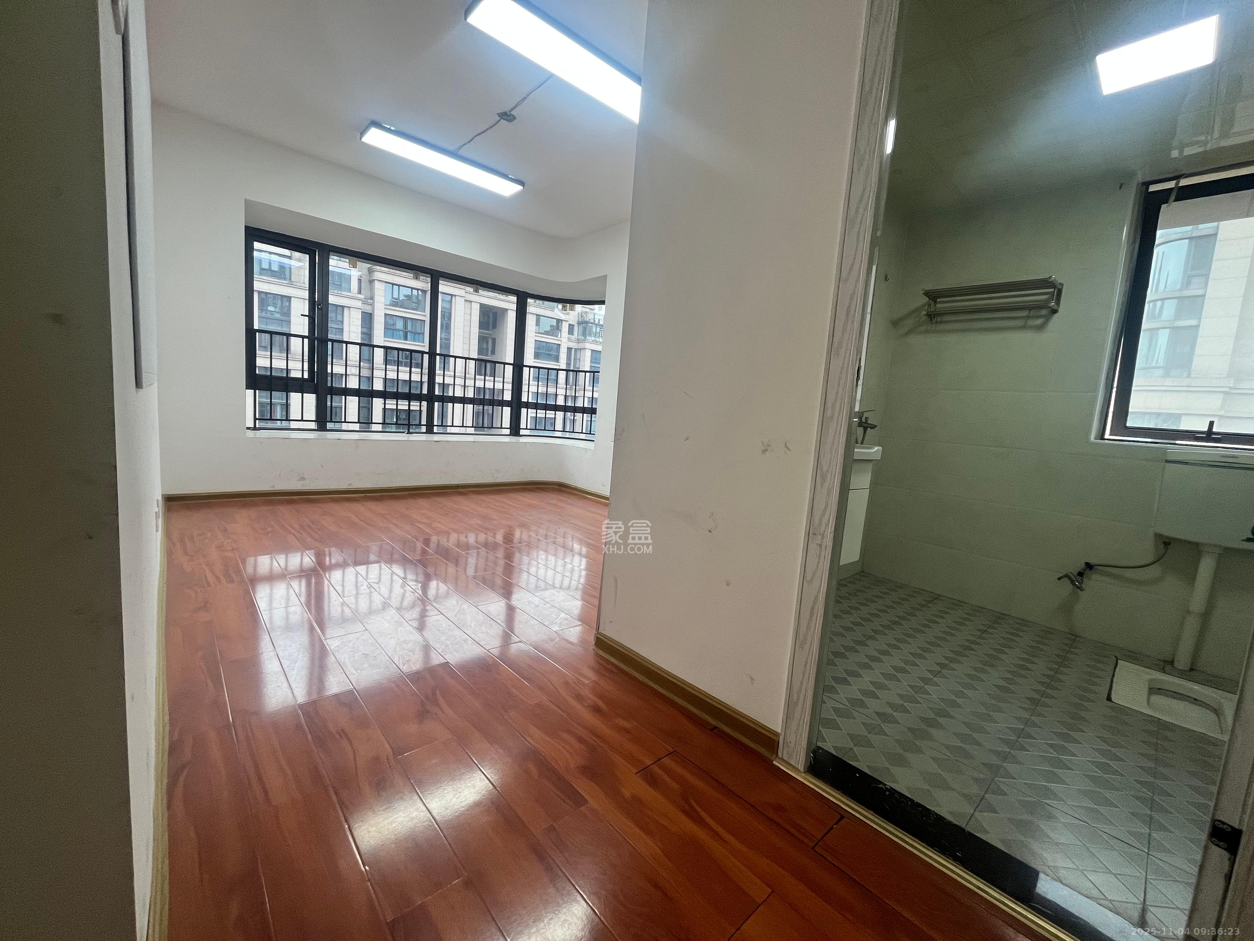 明昇壹城(明昇时代广场)一期 4室2厅2卫 3200.0元/月 明昇壹城(明昇时代广场)一期 4室2厅2卫 3200.0元/月室内图