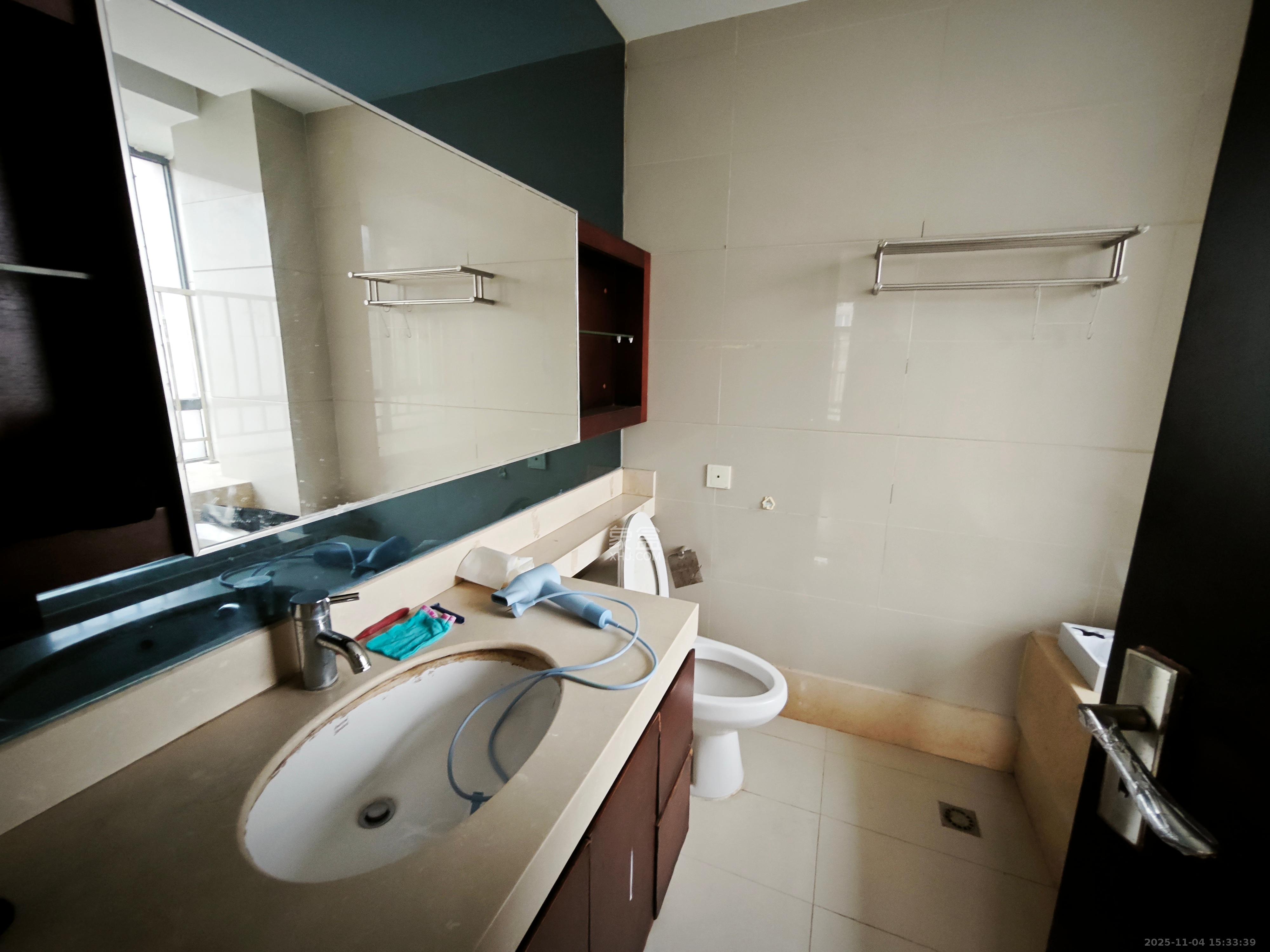 珠江花城二期扶水岸 3室2厅2卫 2500.0元/月 珠江花城二期扶水岸 3室2厅2卫 2500.0元/月室内图