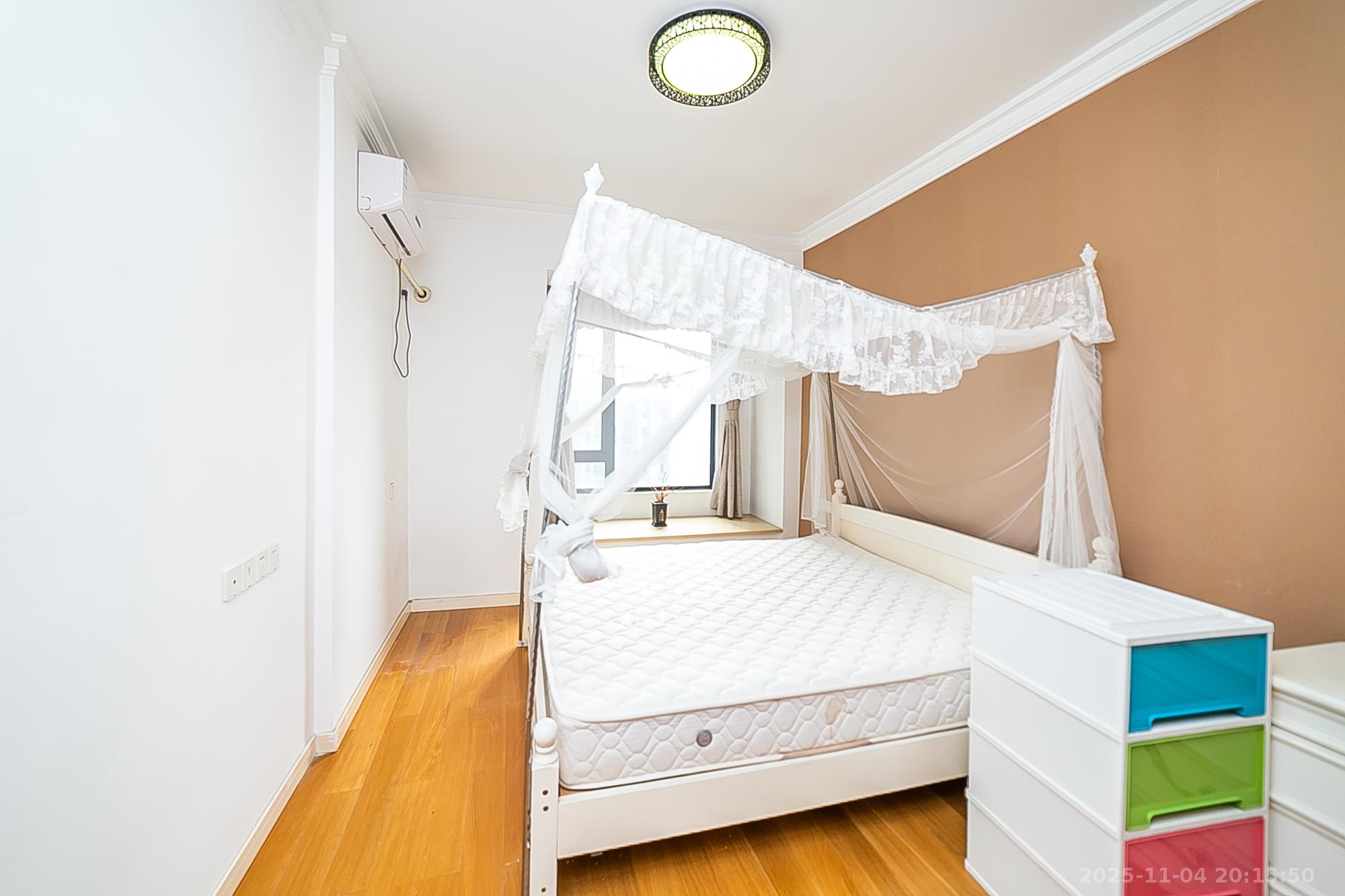 建发汇金国际  3室2厅1卫    142.0万卧室