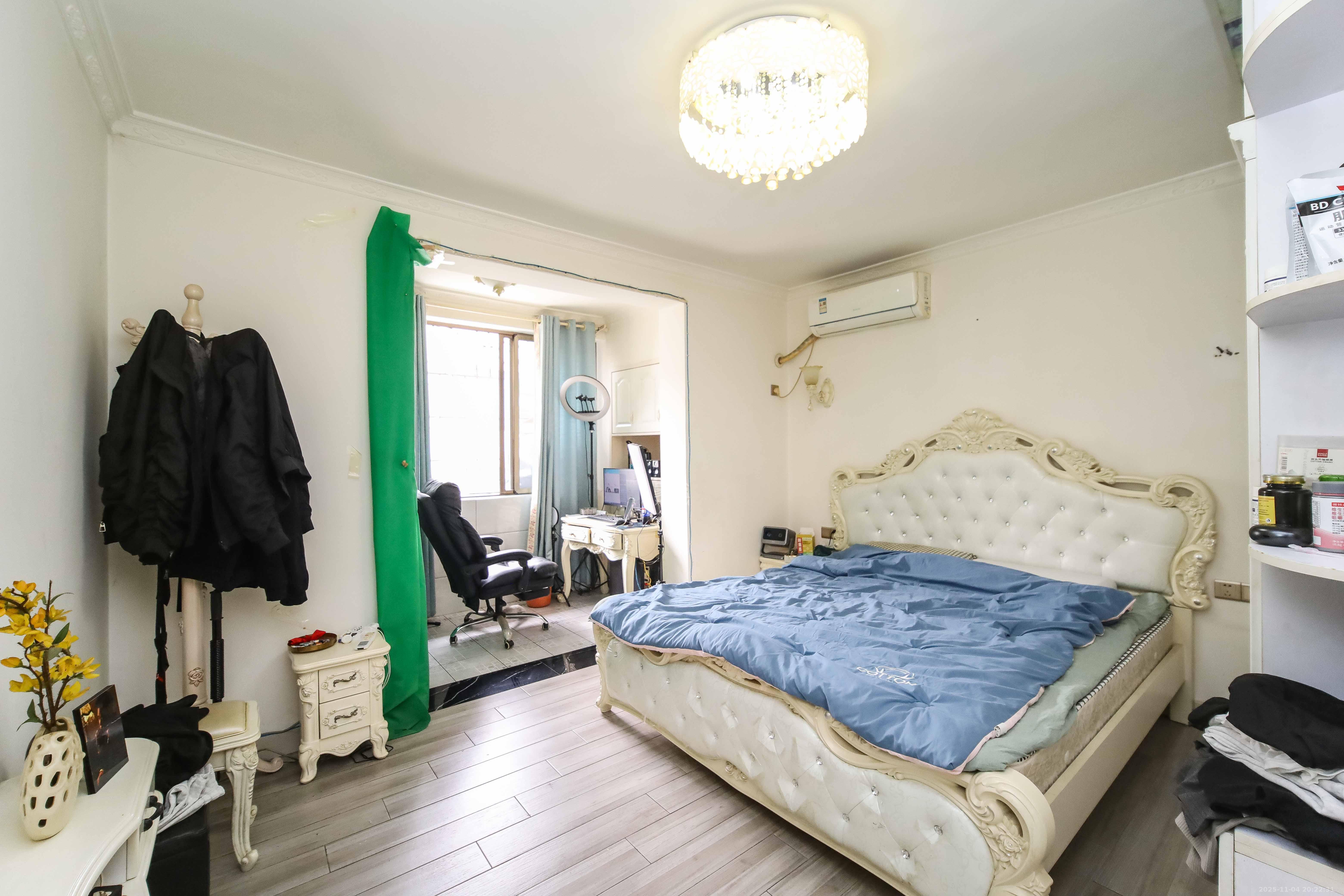 荷花园出租公司宿舍 3室1厅1卫 65.0万 荷花园出租公司宿舍 3室1厅1卫 65.0万卧室