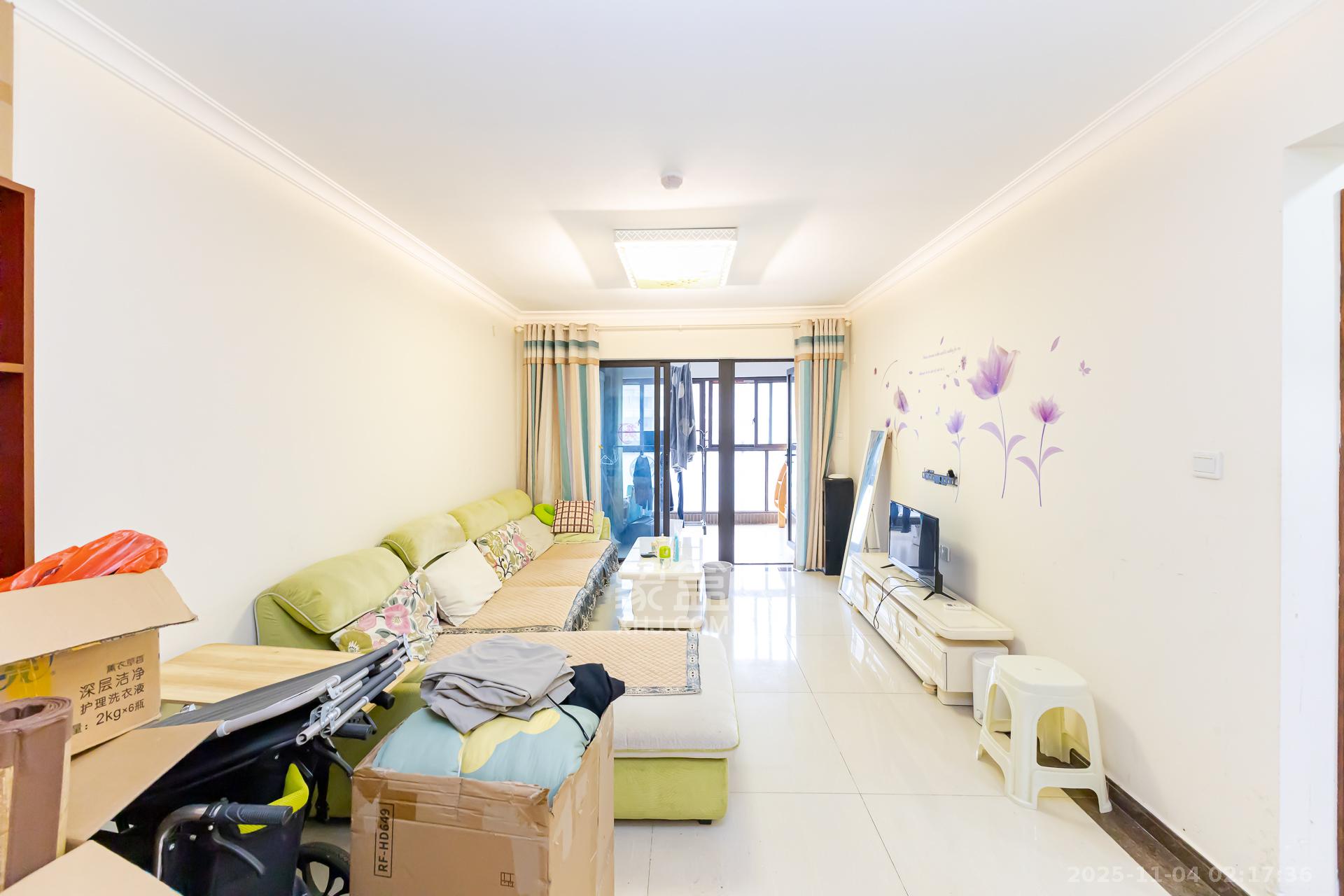 时代倾城二期 2室2厅1卫 63.8万 时代倾城二期 2室2厅1卫 63.8万客厅