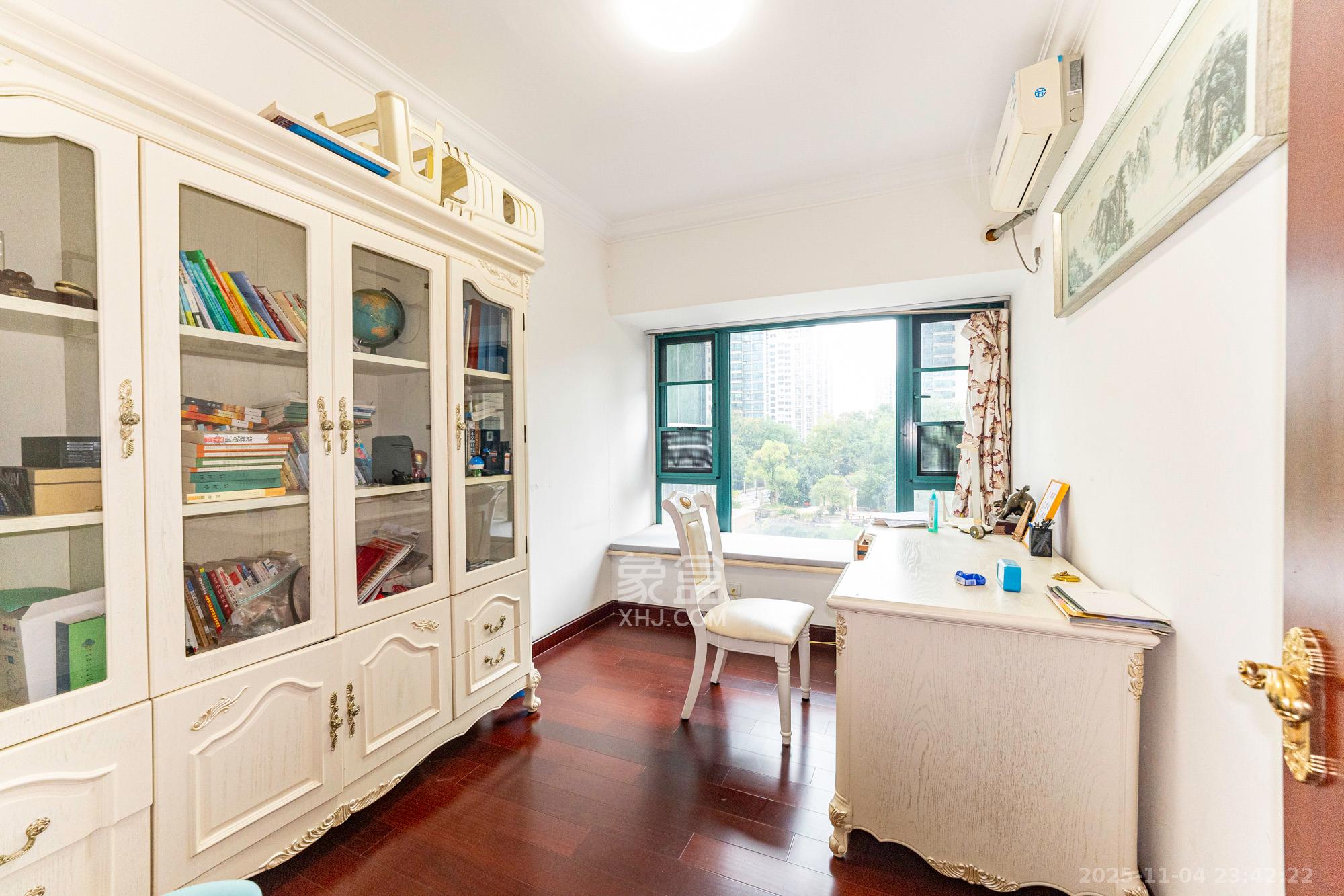 恒大雅苑 4室2厅2卫 162.0万 恒大雅苑 4室2厅2卫 162.0万卧室