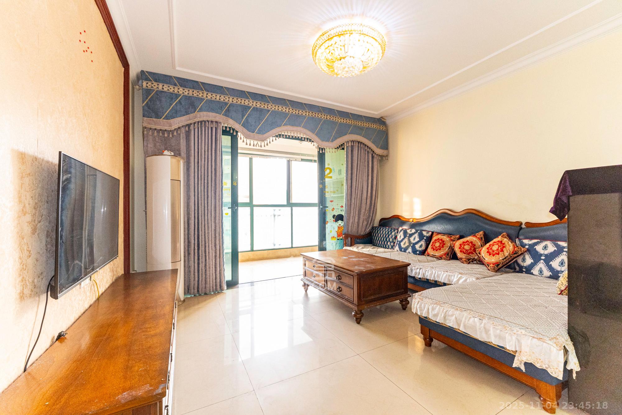 恒大翡翠华庭 3室2厅2卫 92.8万 恒大翡翠华庭 3室2厅2卫 92.8万客厅