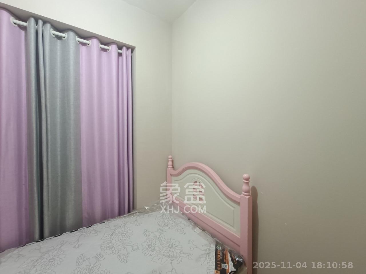 麓谷小镇  3室1厅2卫    2300.0元/月室内图