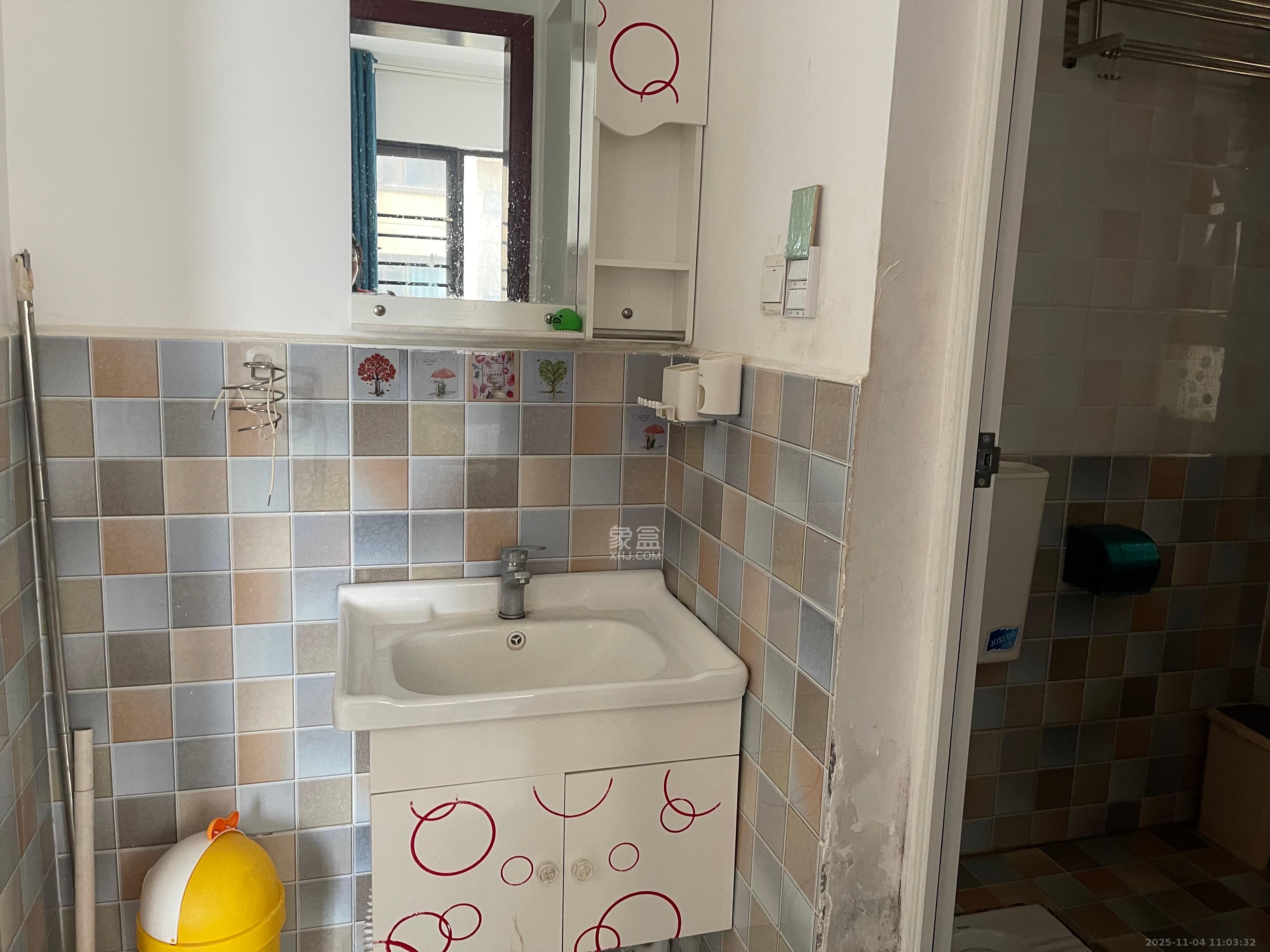 保利城(中航城国际社区、郡原美村) 3室2厅2卫 2600.0元/月 保利城(中航城国际社区、郡原美村) 3室2厅2卫 2600.0元/月室内图