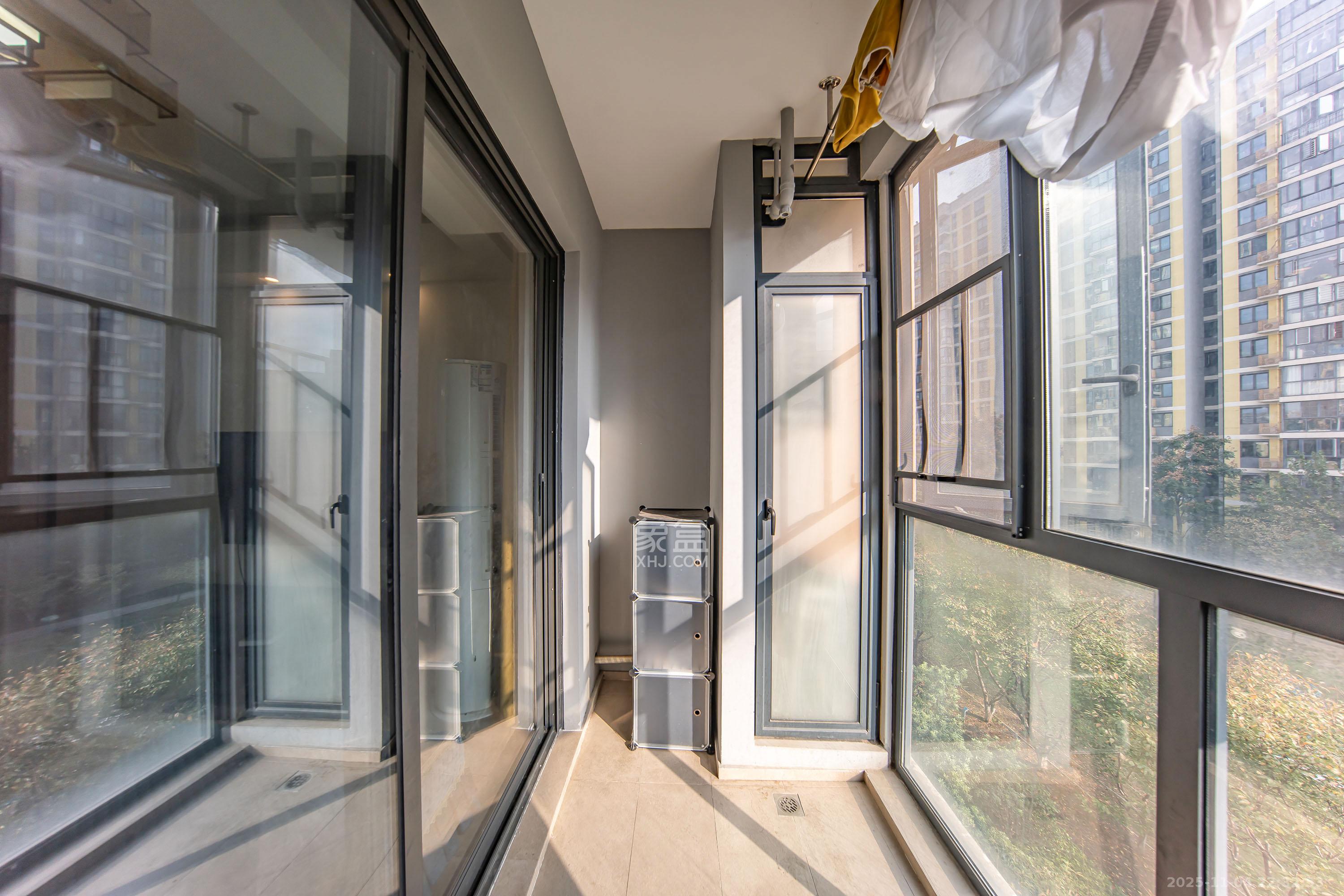 阳光100一期、四五期 2室2厅1卫 85.0万 阳光100一期、四五期 2室2厅1卫 85.0万阳台