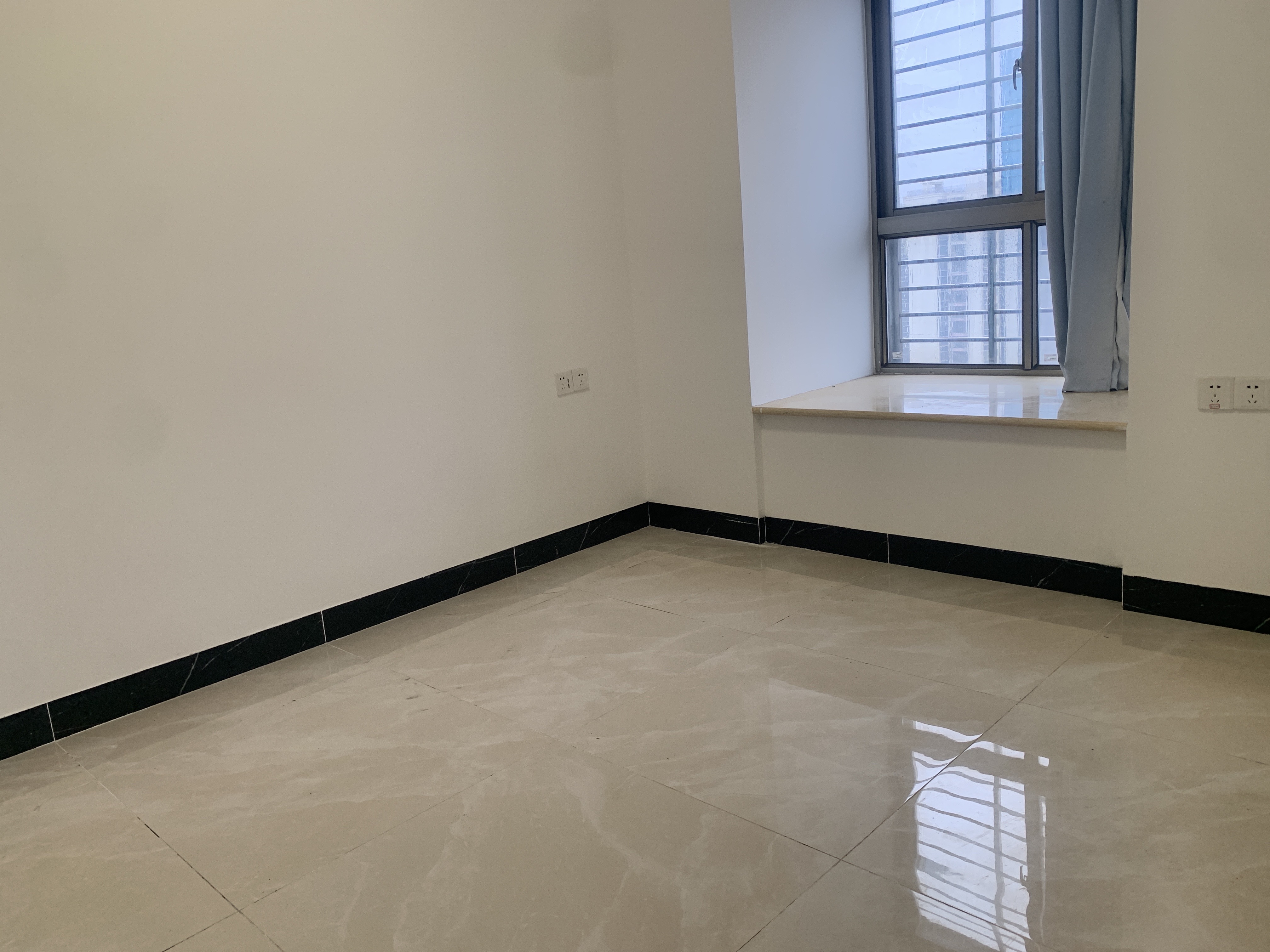 润龙花园  3室2厅2卫    3800.0元/月室内图