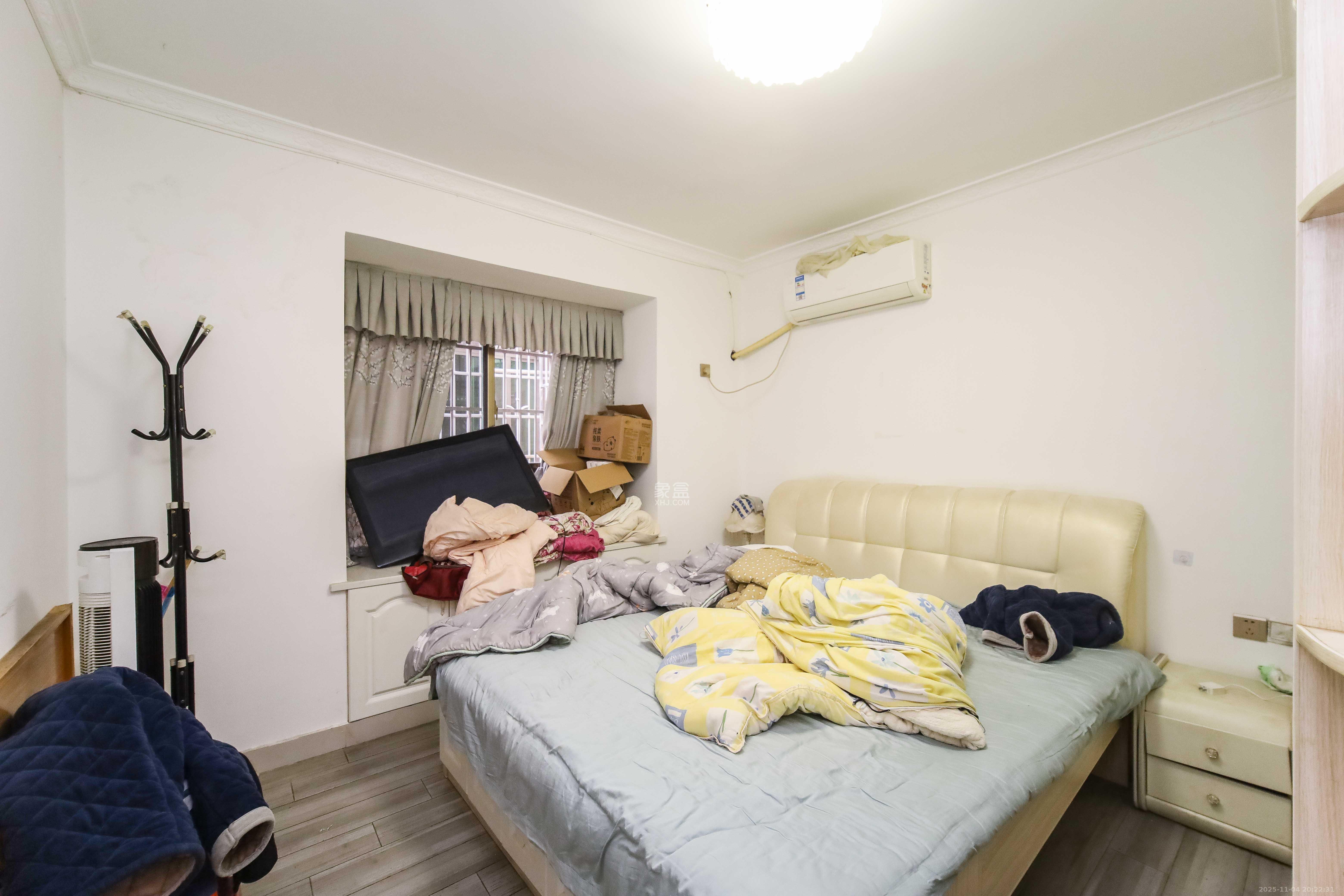 荷花园出租公司宿舍 3室1厅1卫 65.0万 荷花园出租公司宿舍 3室1厅1卫 65.0万卧室