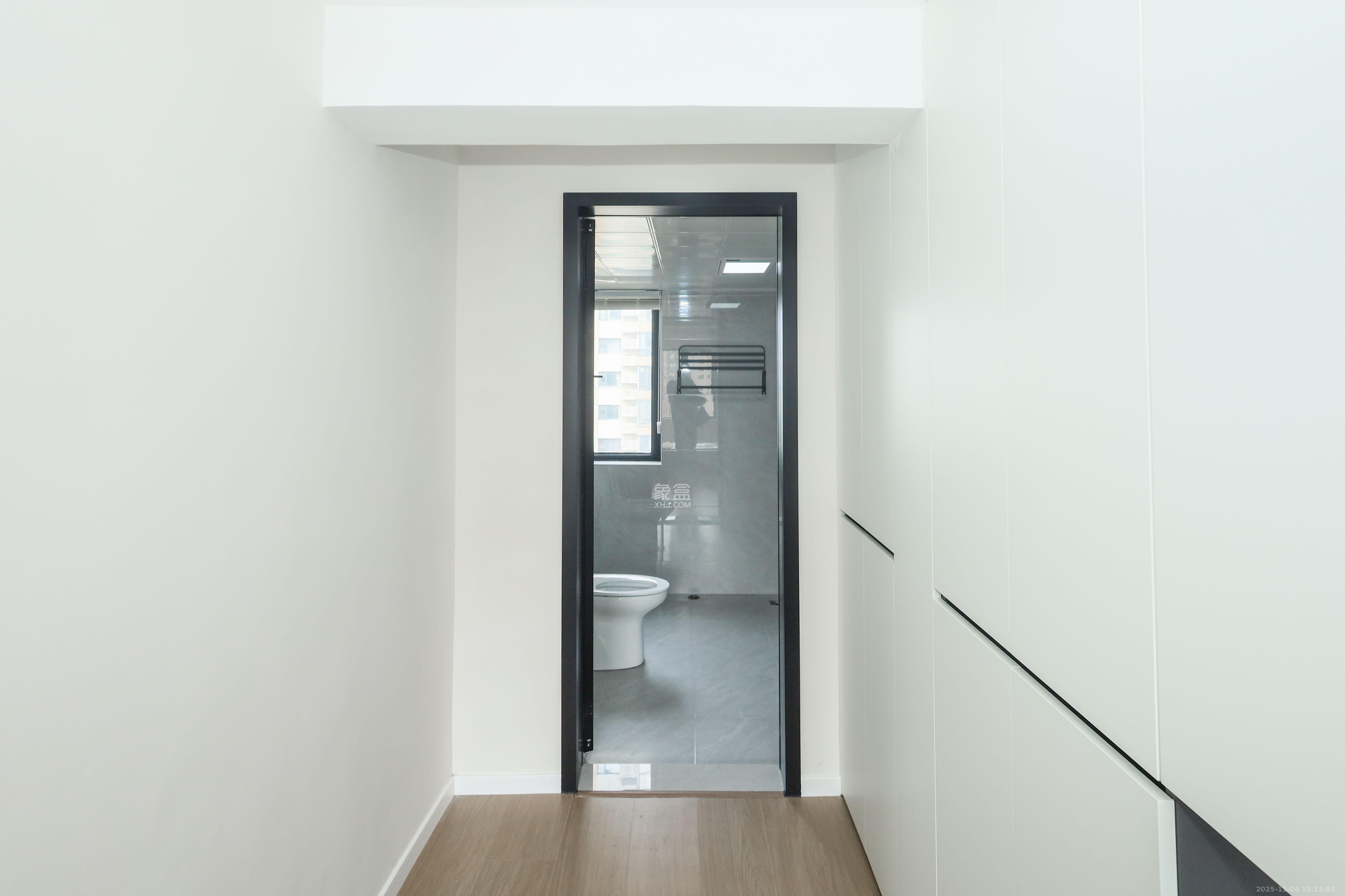 好莱城（弘德西街）  4室2厅2卫    132.8万卫生间