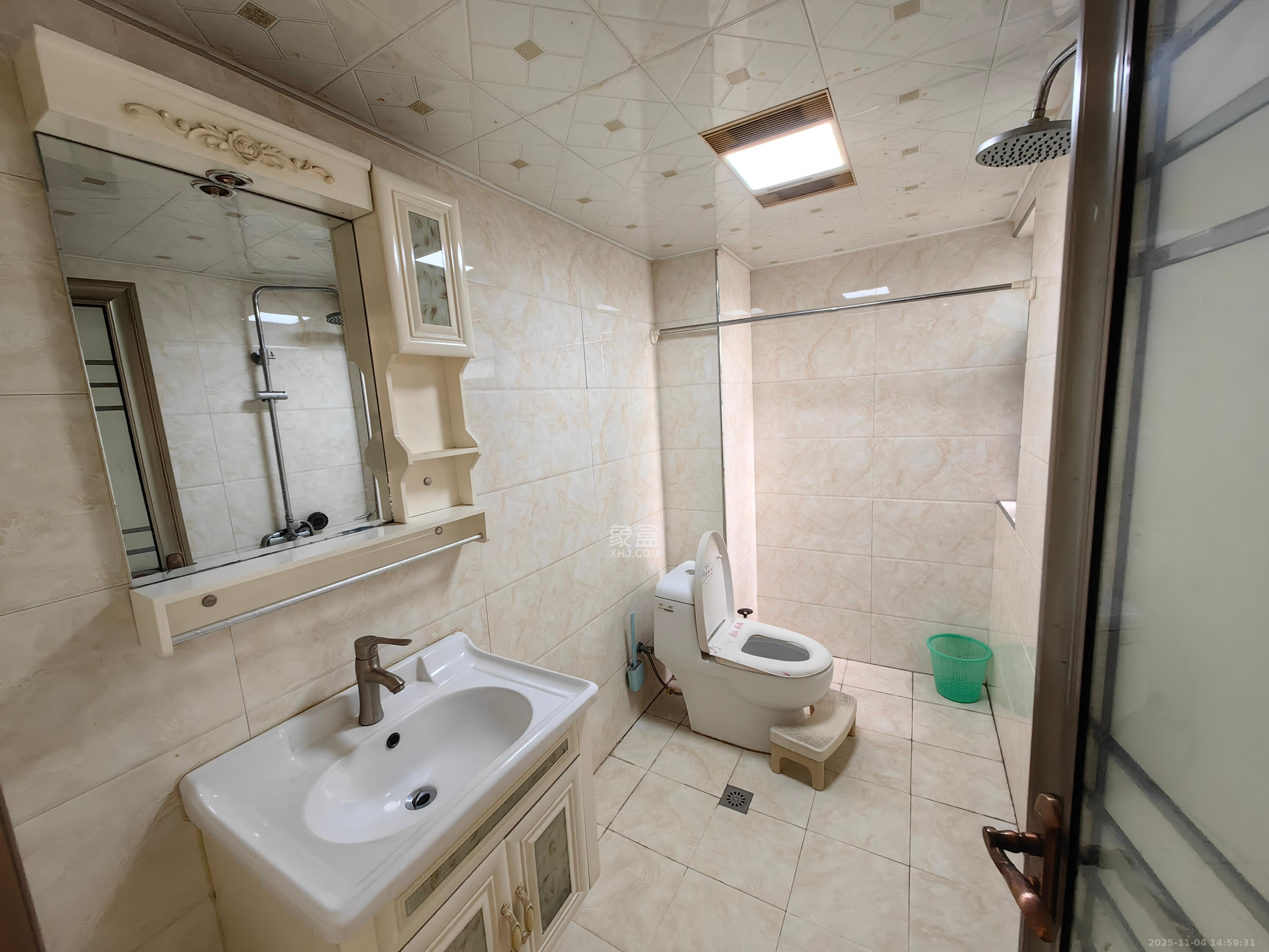 海伦春天  3室2厅2卫    2300.0元/月室内图