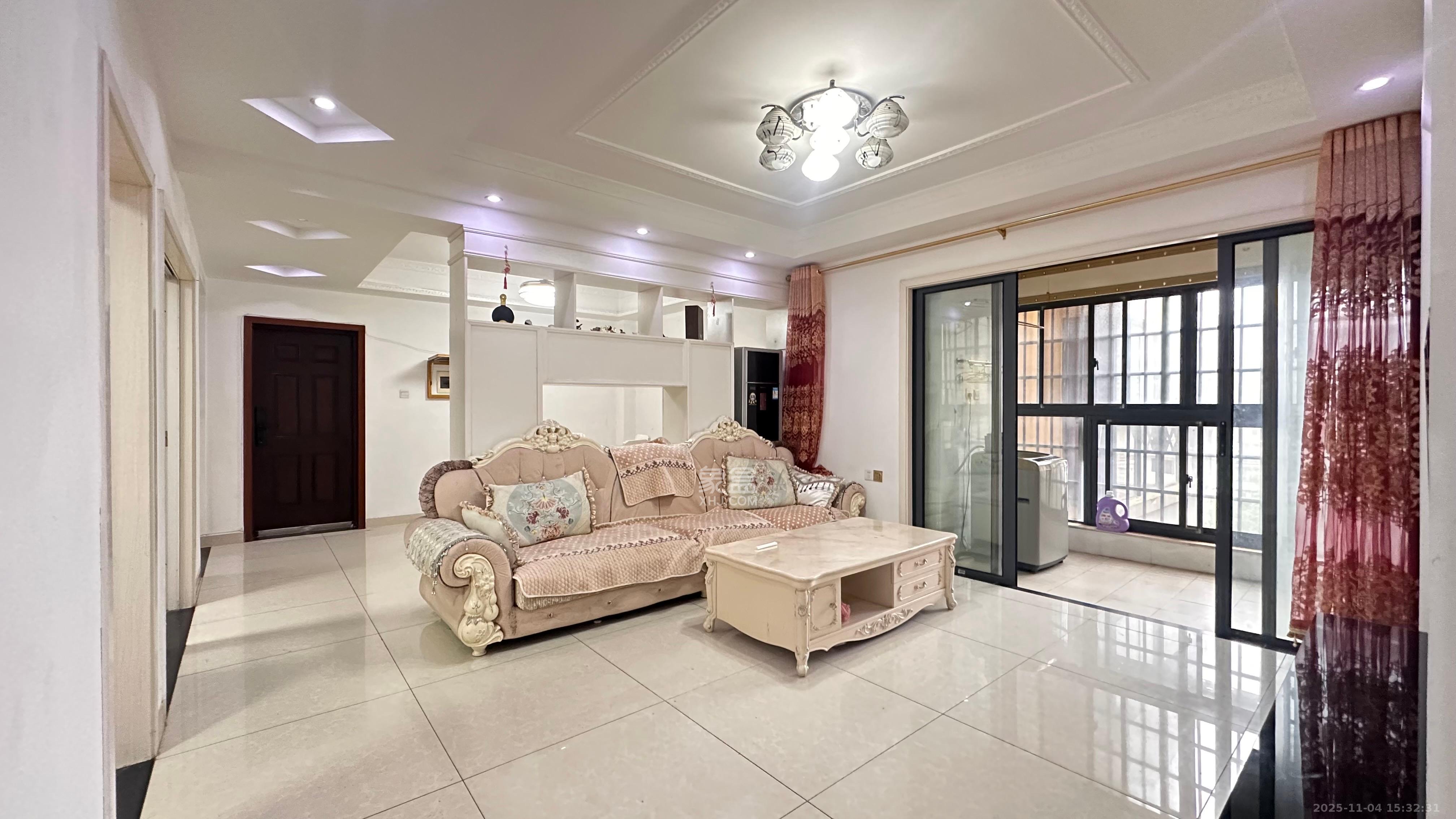 勤诚达新界  4室2厅2卫    2300.0元/月