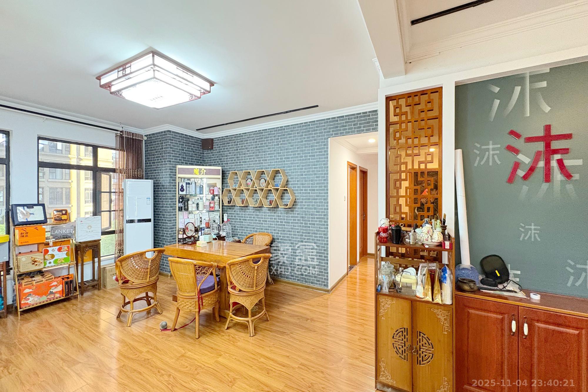 湘域城邦(湘域国际中心) 3室2厅1卫 210.0万 湘域城邦(湘域国际中心) 3室2厅1卫 210.0万客厅