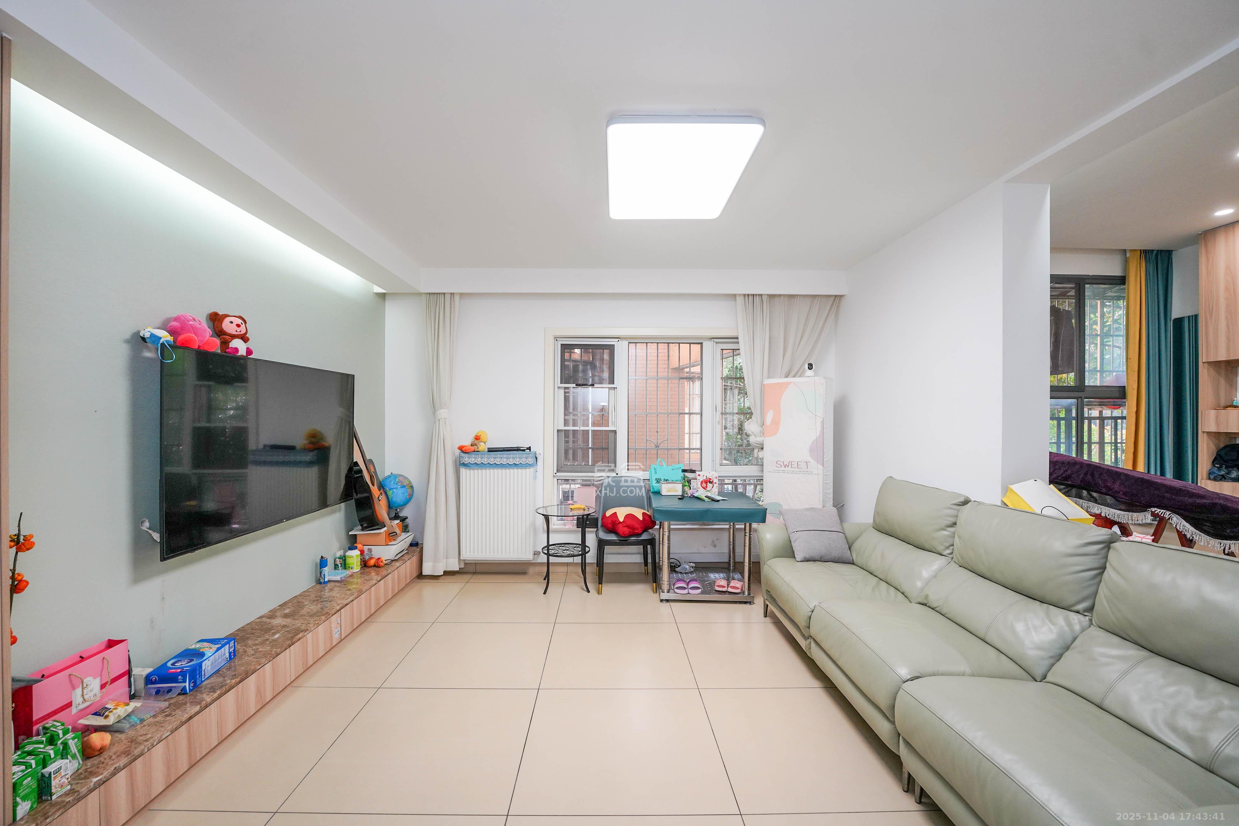 嘉华城(一期) 4室2厅2卫 126.0万 嘉华城(一期) 4室2厅2卫 126.0万客厅