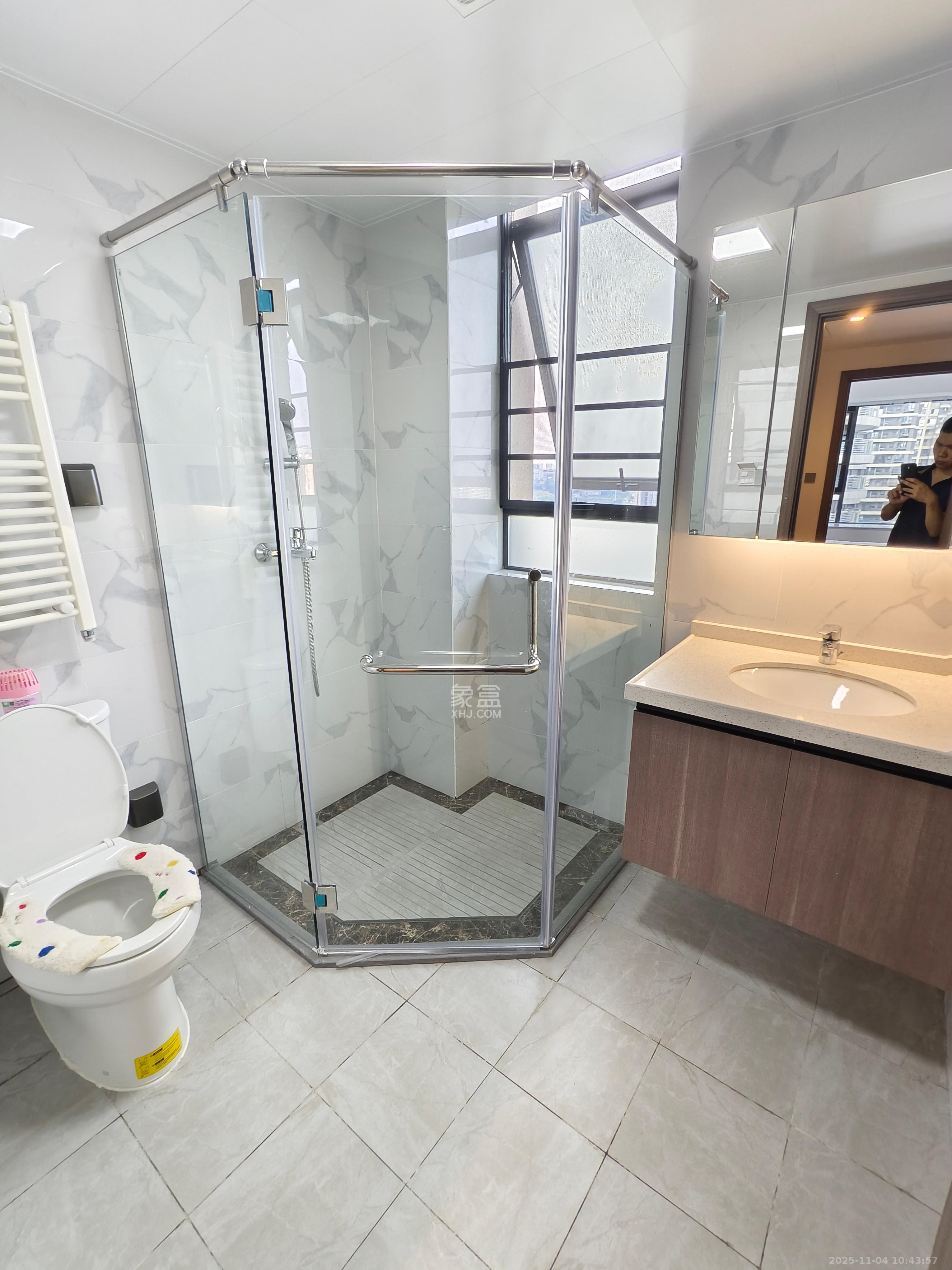 绿地V岛  1室0厅0卫    4300.0元/月室内图