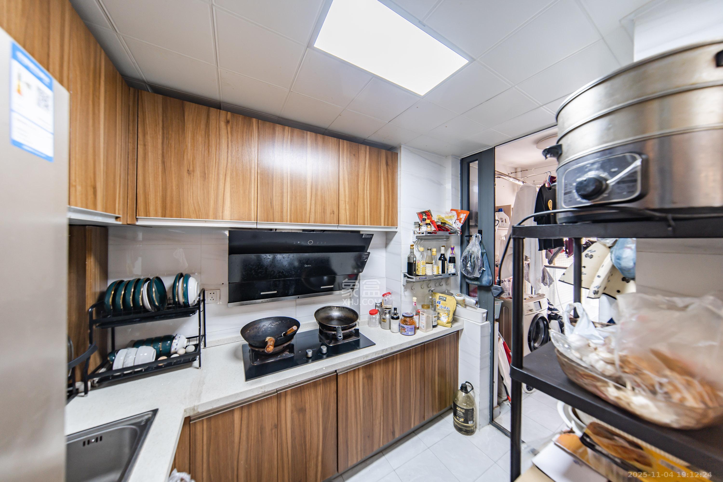 里约荟  3室2厅2卫    90.0万厨房