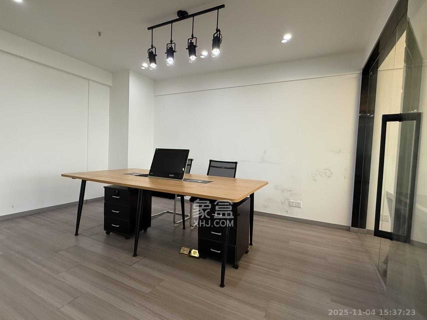 德思勤城市广场(宝格丽公寓) 3室1厅1卫 4500.0元/月 德思勤城市广场(宝格丽公寓) 3室1厅1卫 4500.0元/月室内图