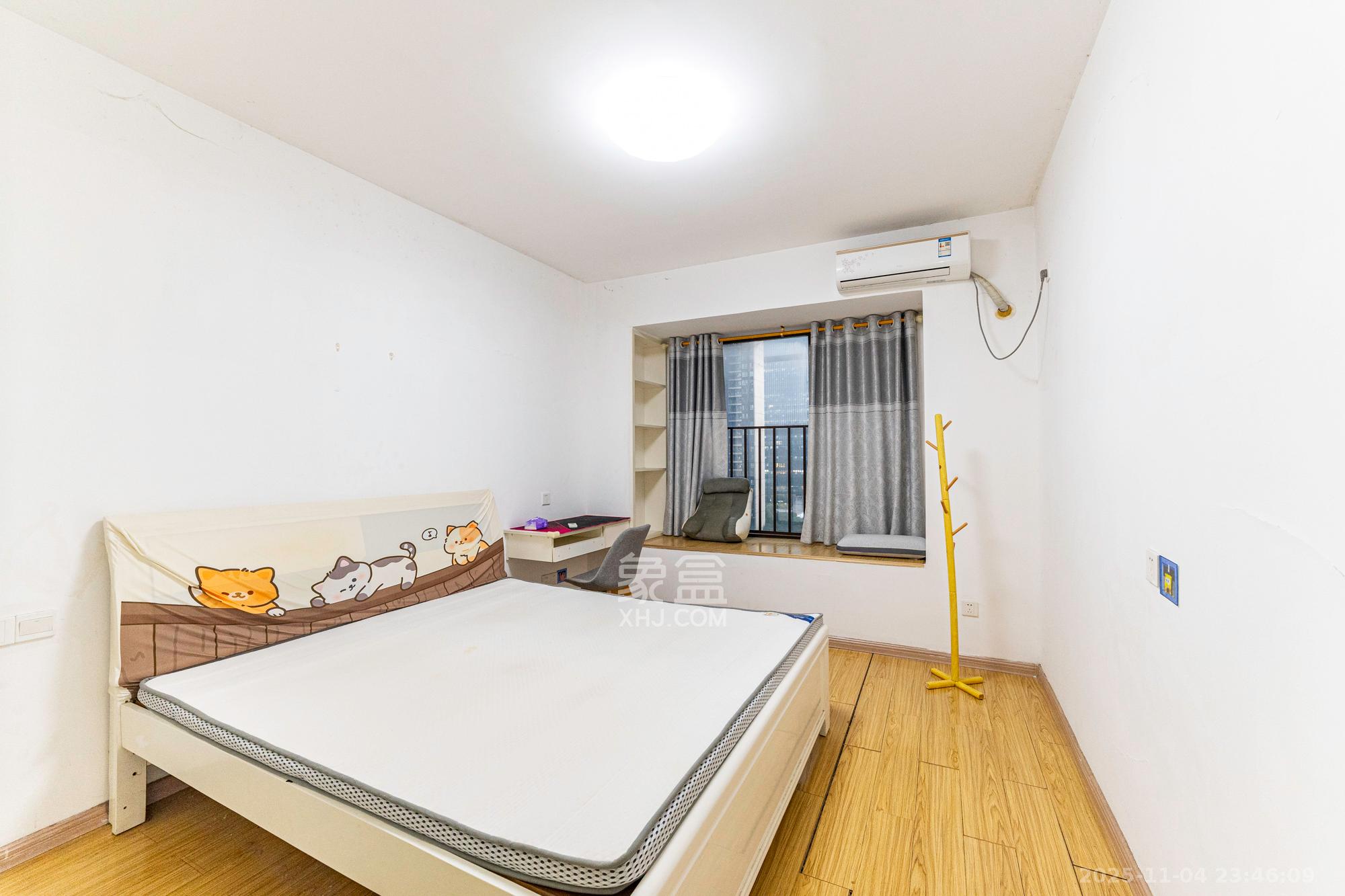 华润凤凰城三期  2室2厅1卫    65.0万卧室