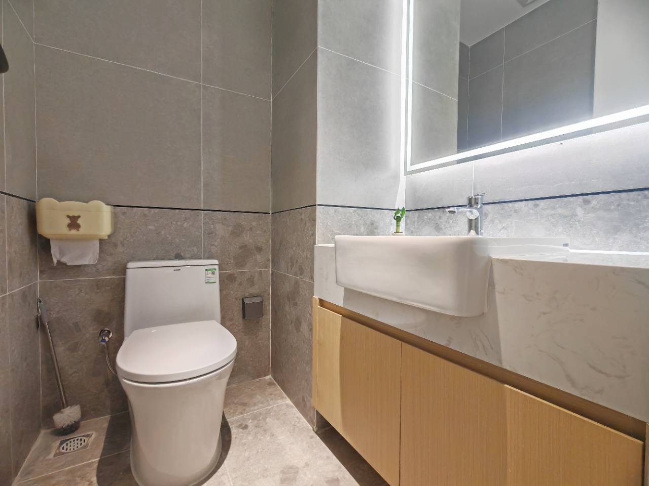 海航豪庭南苑  1室1厅2卫    3300.0元/月室内图