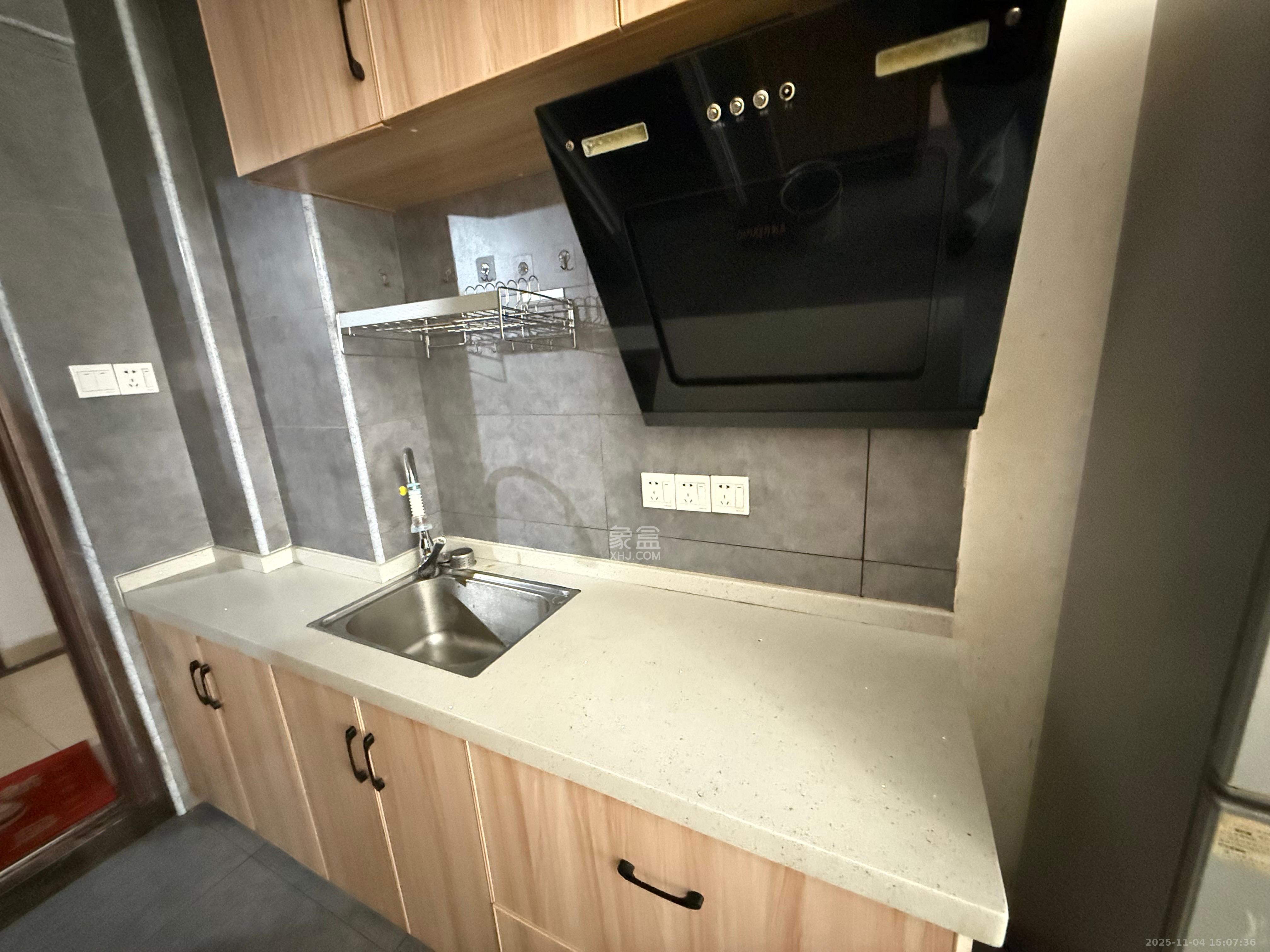 润芳园 1室0厅1卫 1500.0元/月 润芳园 1室0厅1卫 1500.0元/月室内图