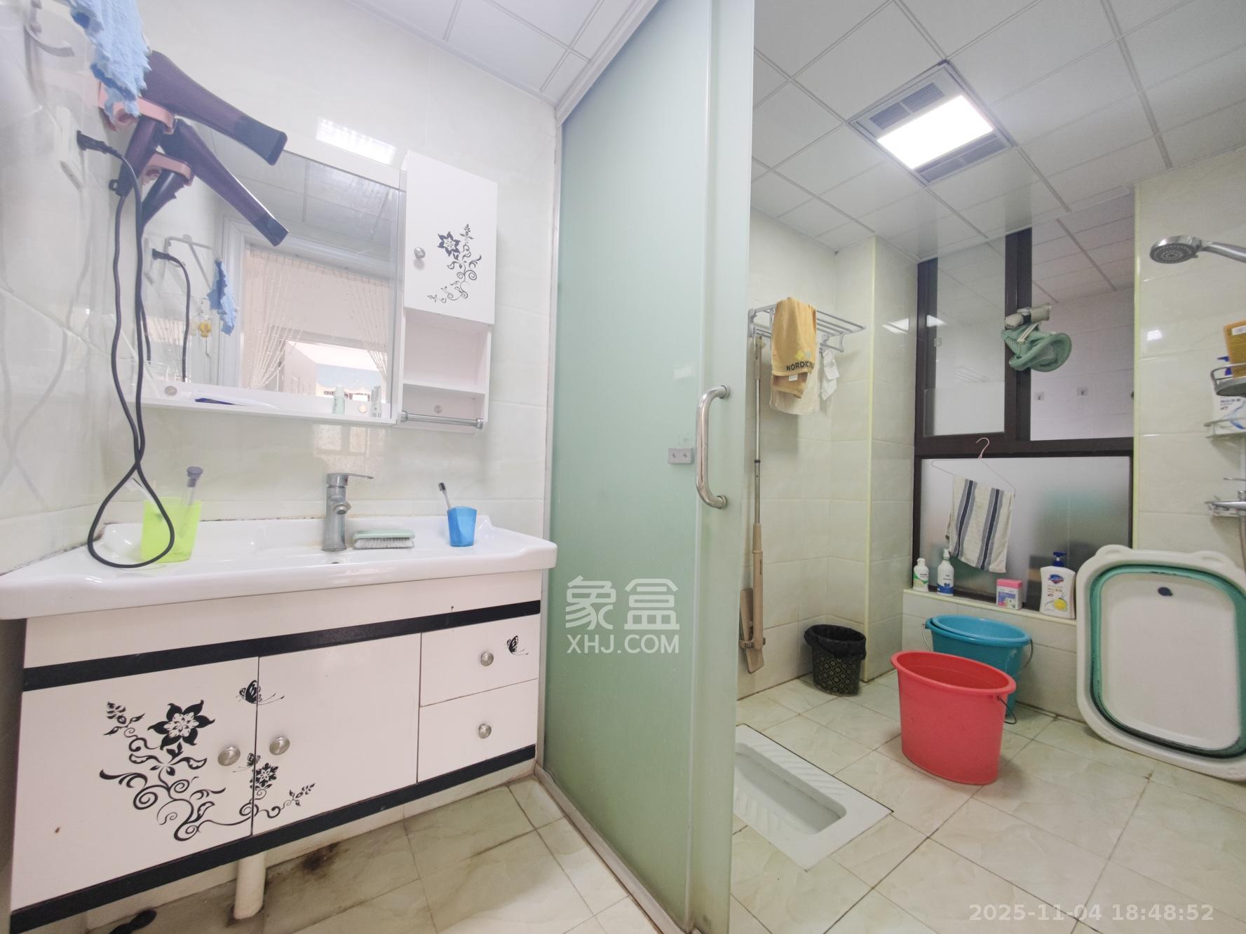 欧莱雅郡 3室2厅1卫 75.0万 欧莱雅郡 3室2厅1卫 75.0万卫生间