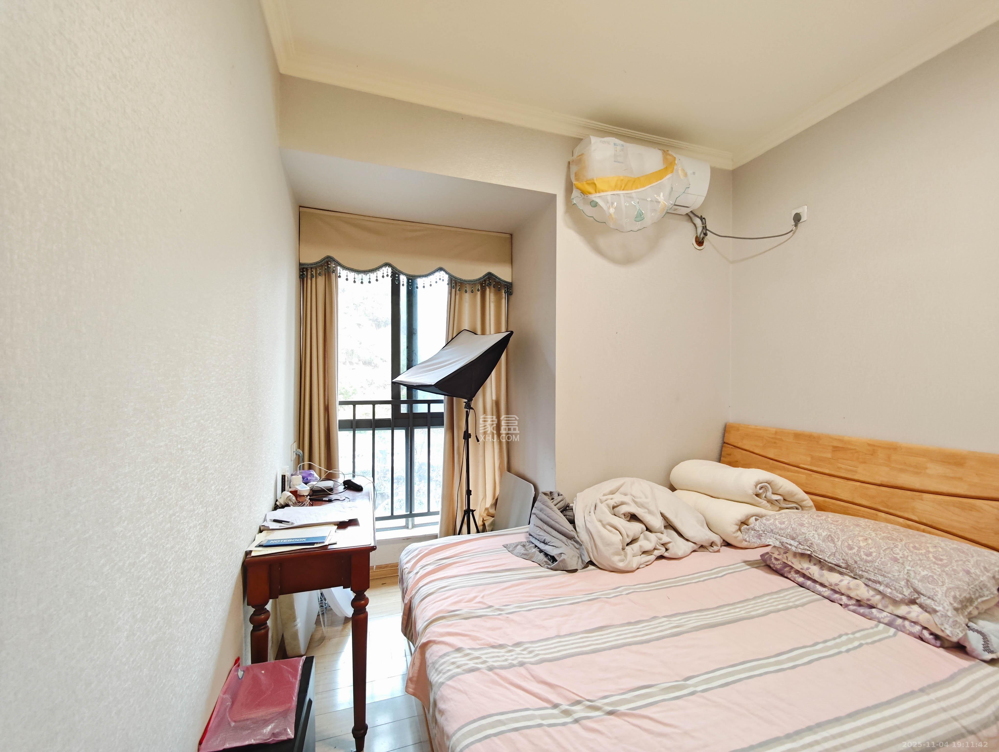 碧桂园南城首府(东宸林海) 4室2厅2卫 96.5万 碧桂园南城首府(东宸林海) 4室2厅2卫 96.5万卧室