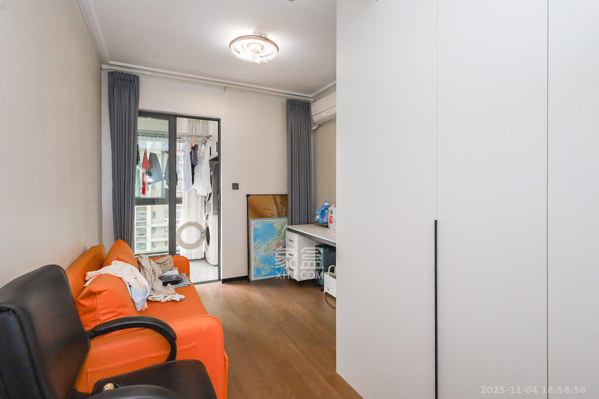 卓越中寰  4室2厅2卫    248.0万卧室