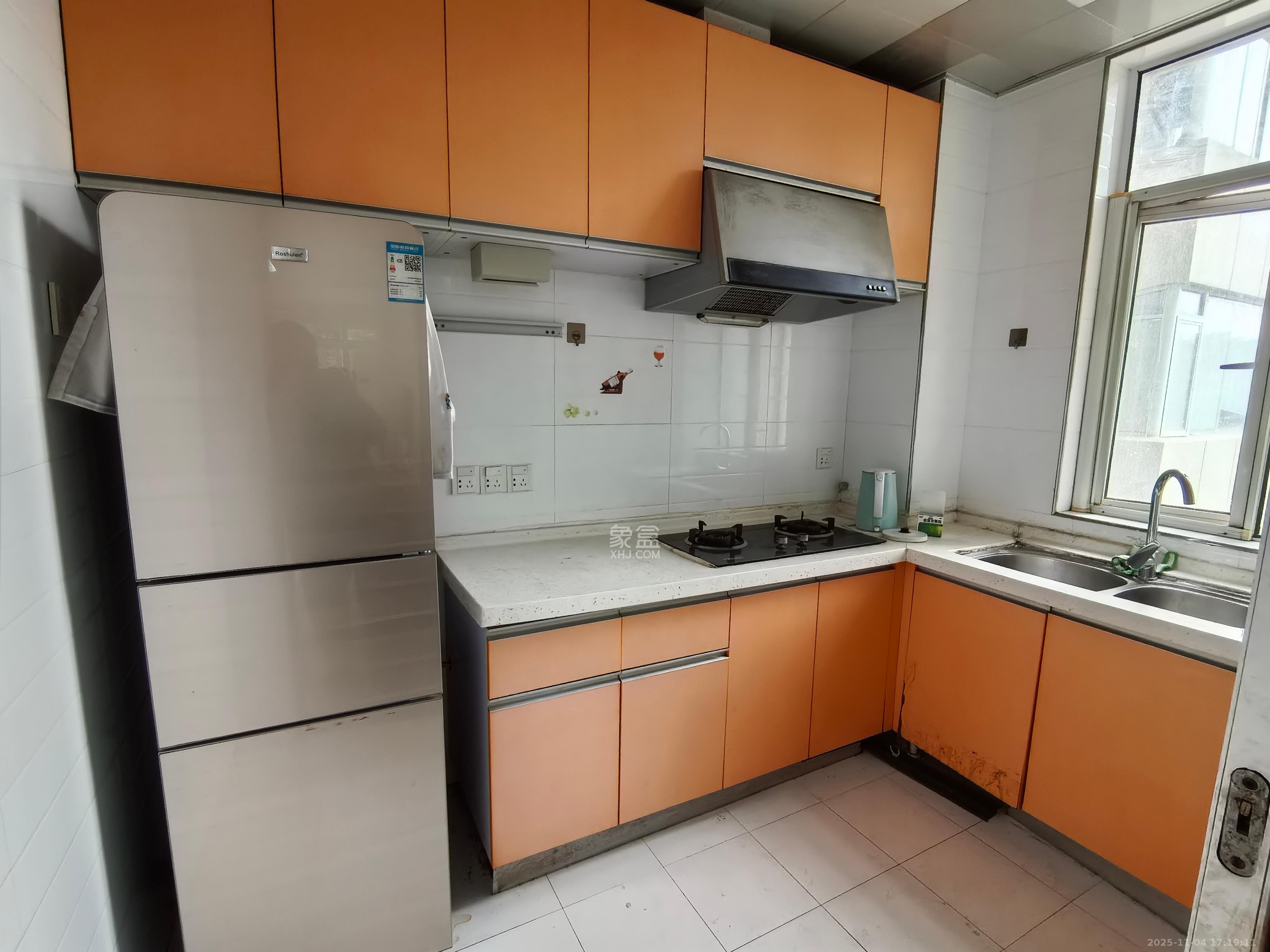 湘麓国际  2室2厅1卫    2300.0元/月室内图