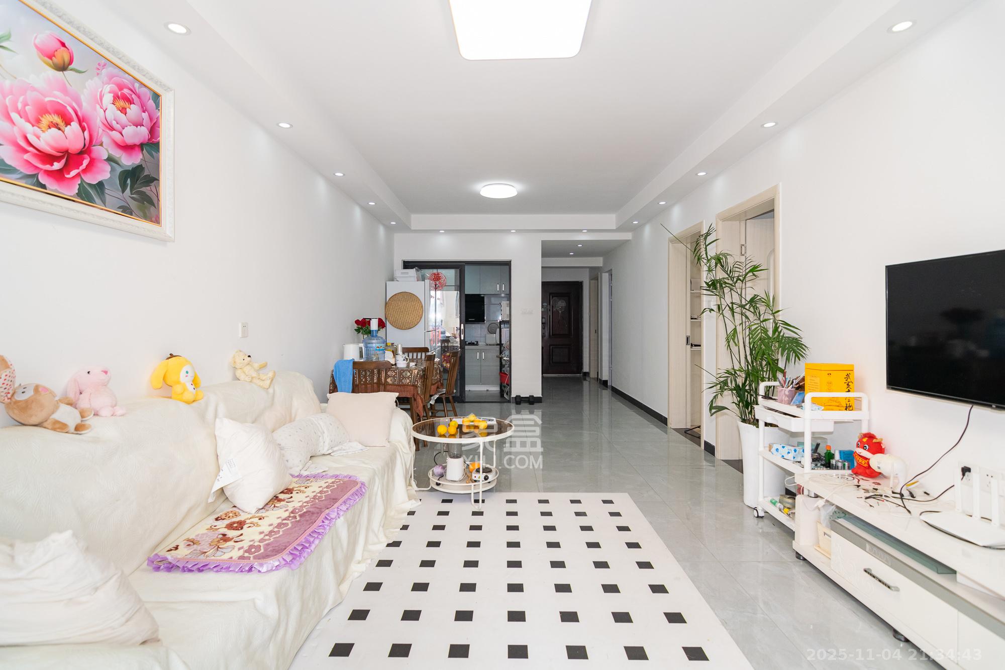 中粮鸿云 3室2厅2卫 69.8万 中粮鸿云 3室2厅2卫 69.8万客厅