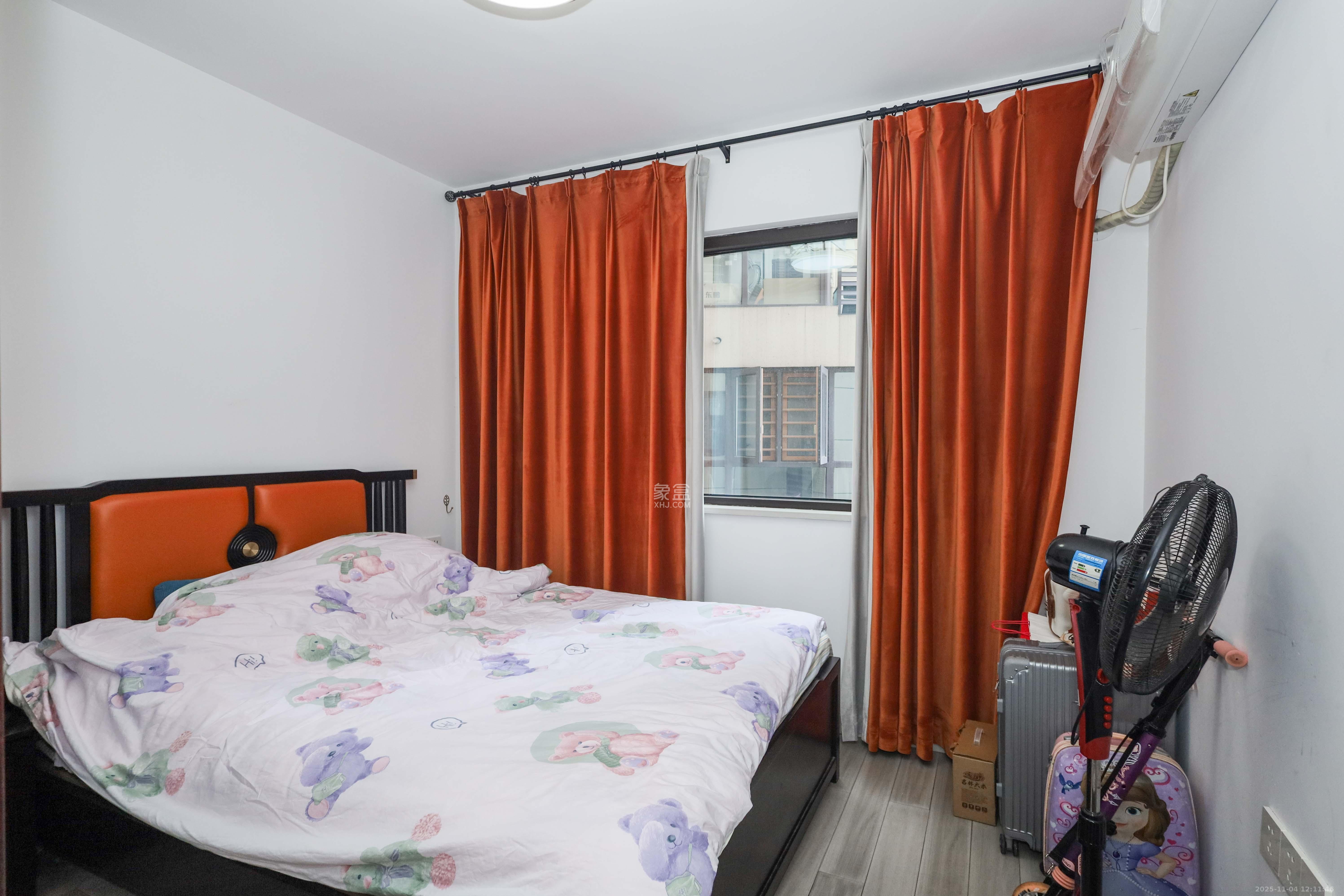 中国铁建梅溪青秀三期  4室2厅2卫    225.0万卧室