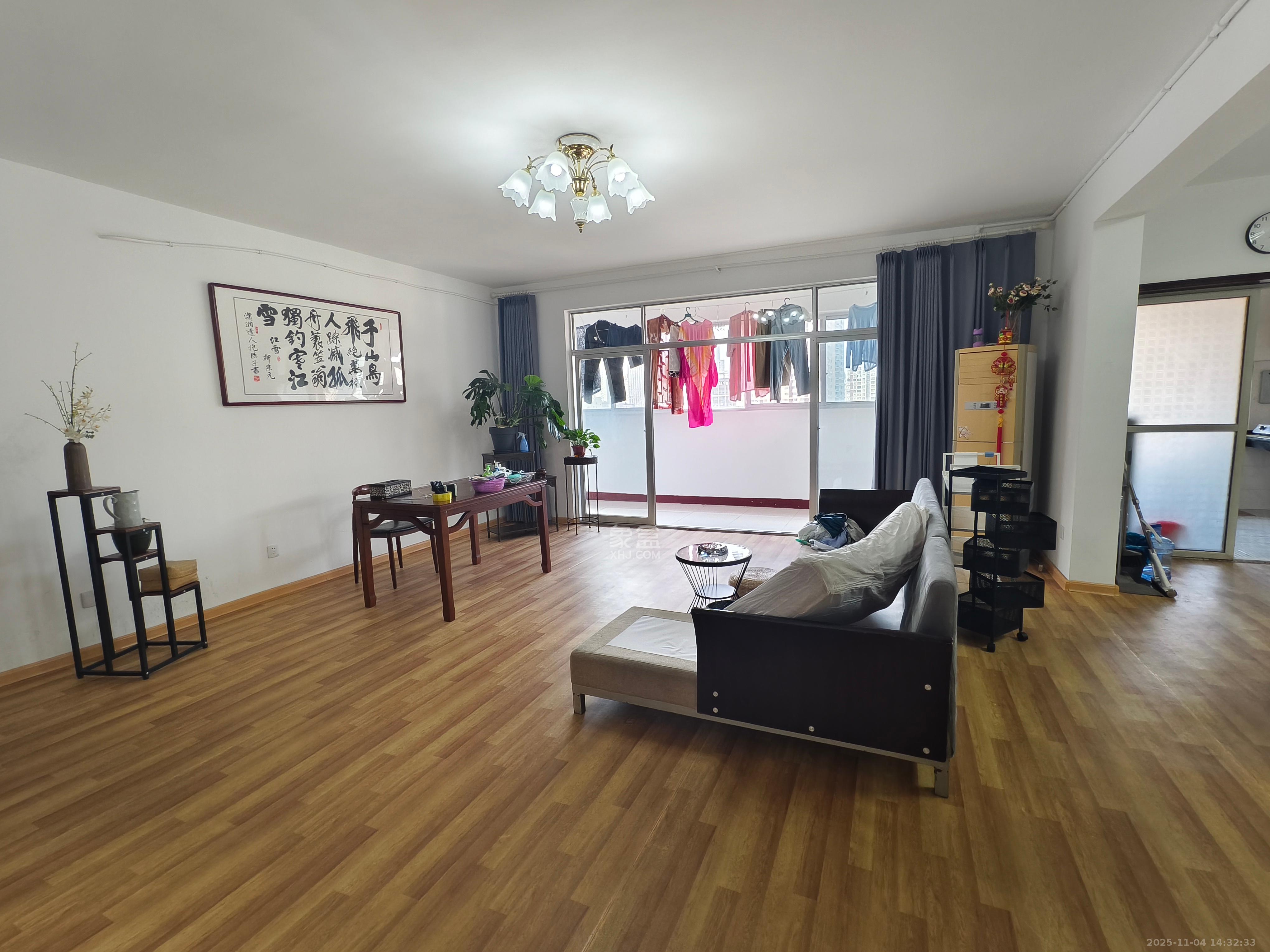 活力康城  3室2厅2卫    3000.0元/月