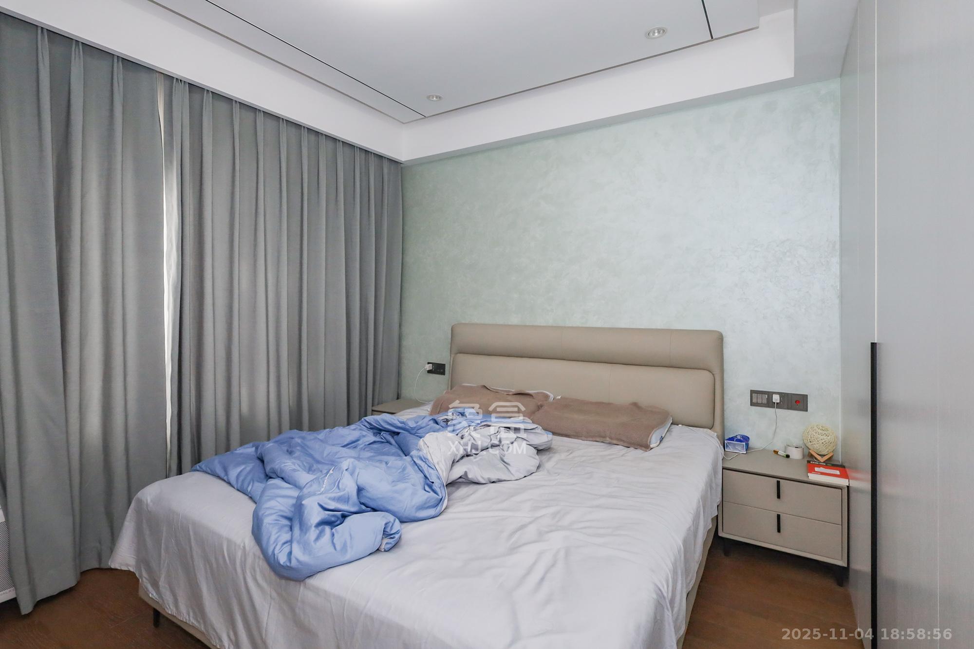 卓越中寰  4室2厅2卫    248.0万卧室